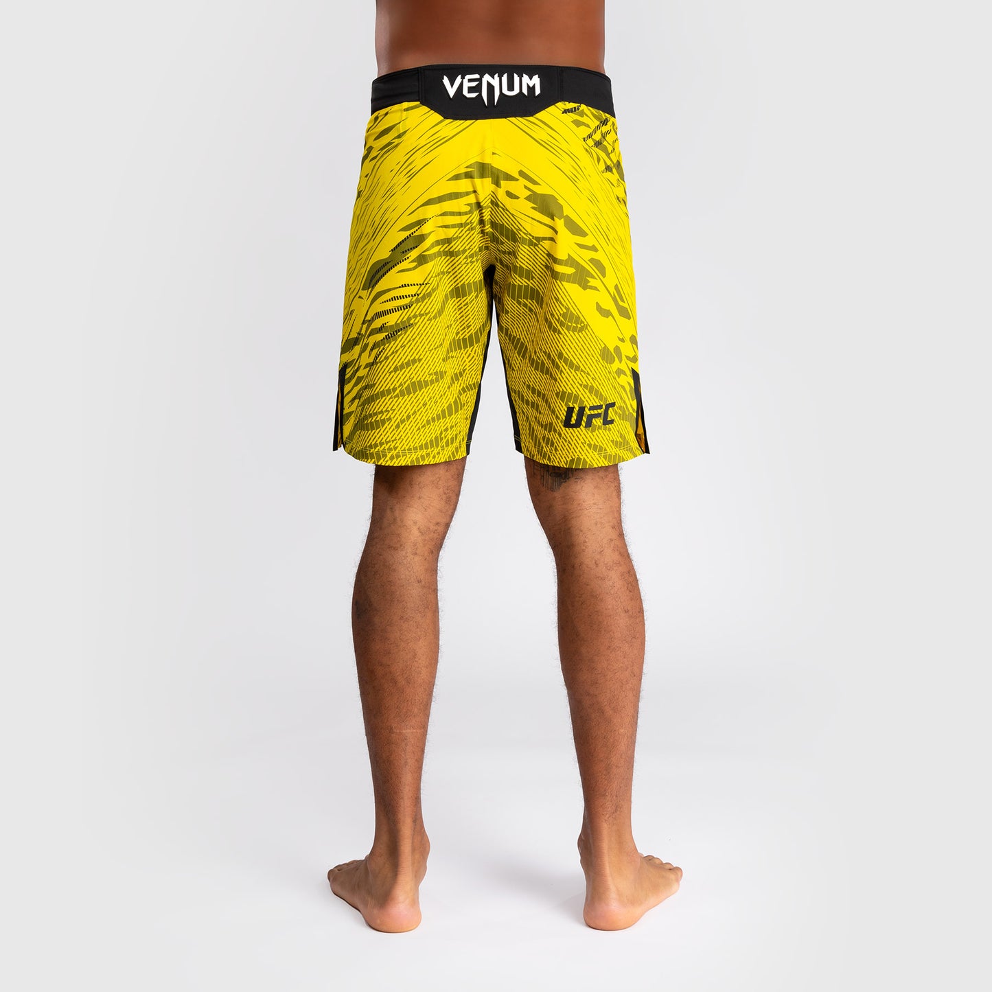 UFC Fusion by Venum Authentic Fight Night 男士格斗短裤 – 长款 – 黄色