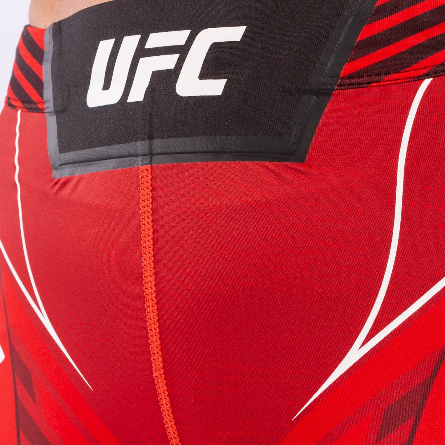 UFC Venum Authentic Fight Night 女士综合格斗短裤 – 短款 – 红色