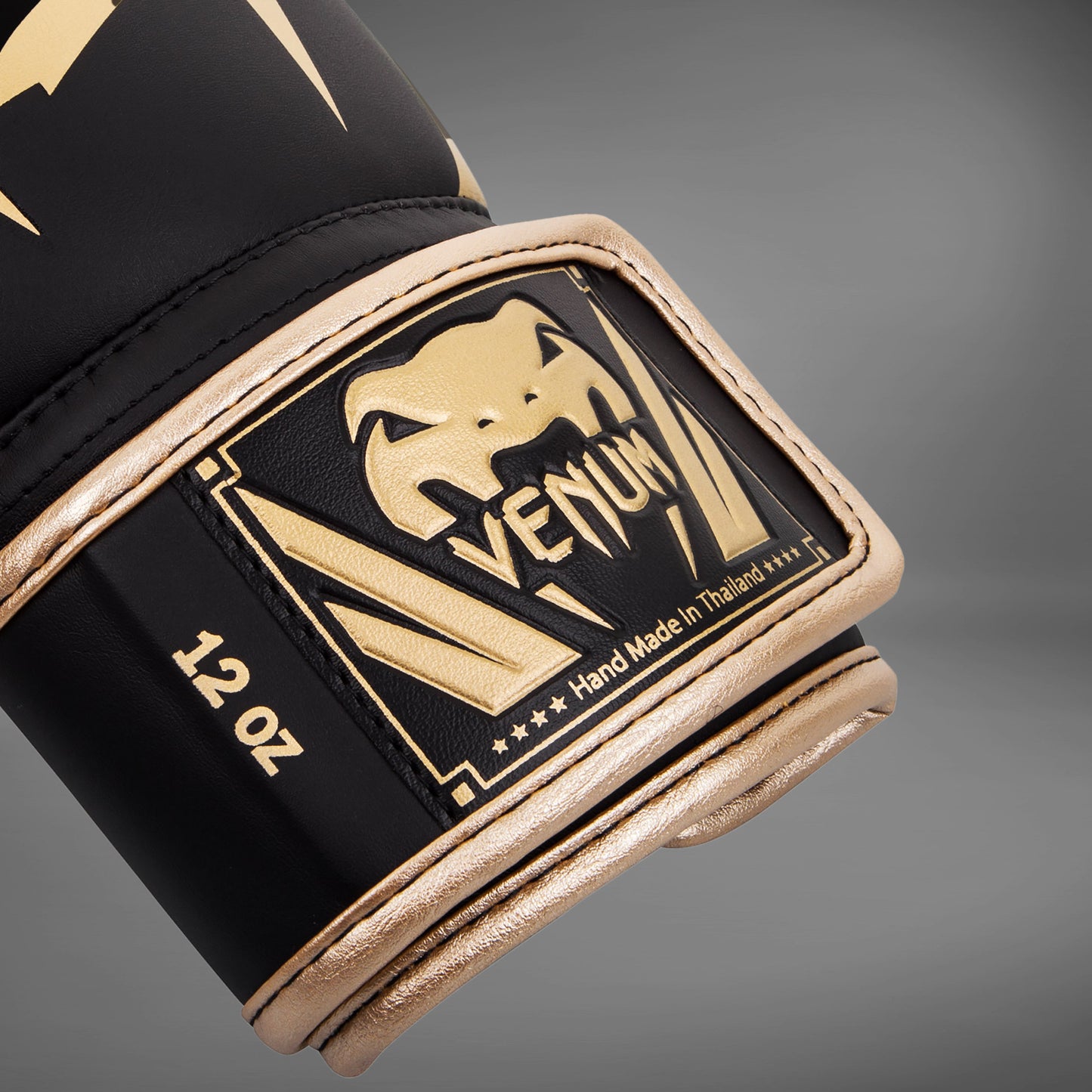 Venum Elite 拳击手套 – 黑色/金色