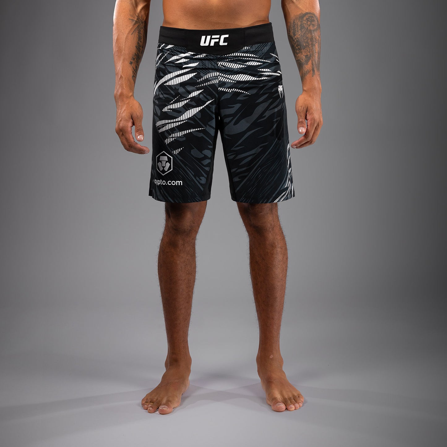 UFC Fusion by Venum Authentic Fight Night 男士格斗短裤 – 长款 – 黑色