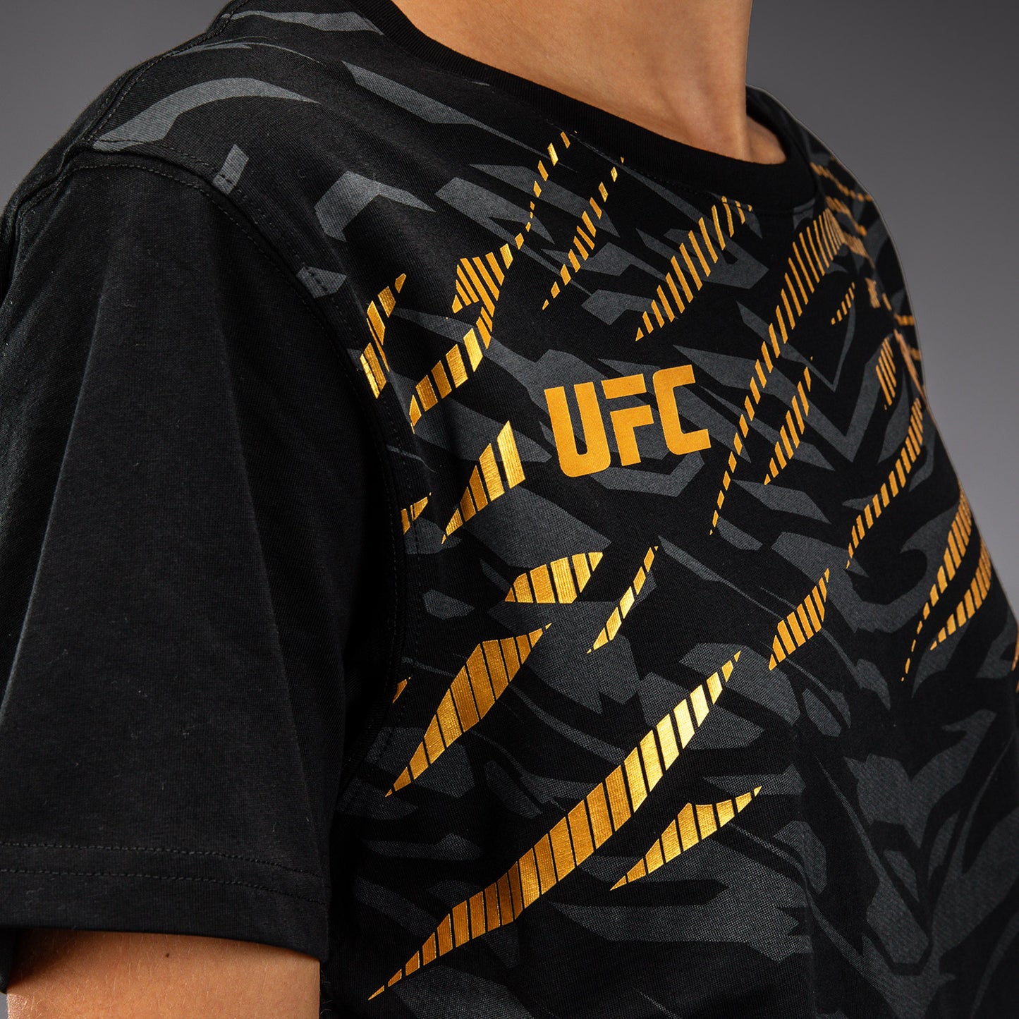 UFC Fusion by Venum Replica 女士短袖T恤 – Champion
