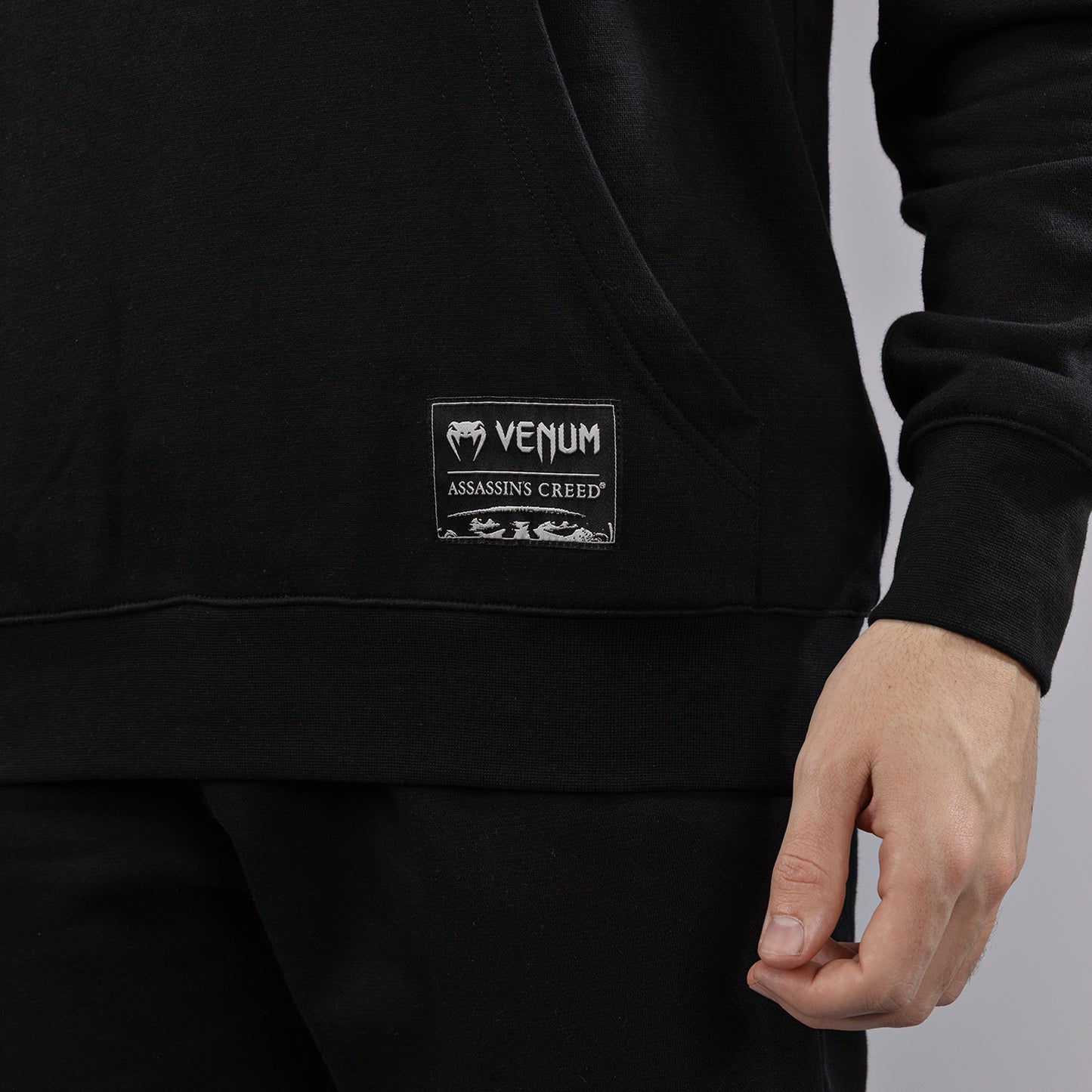 Venum x Assassin's Creed Shadows 连帽衫 – 黑色