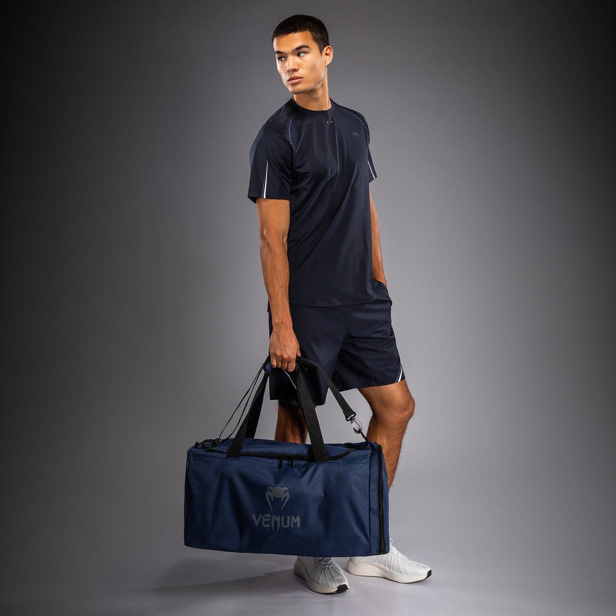 Venum Essential 运动包（61L）- 海军蓝