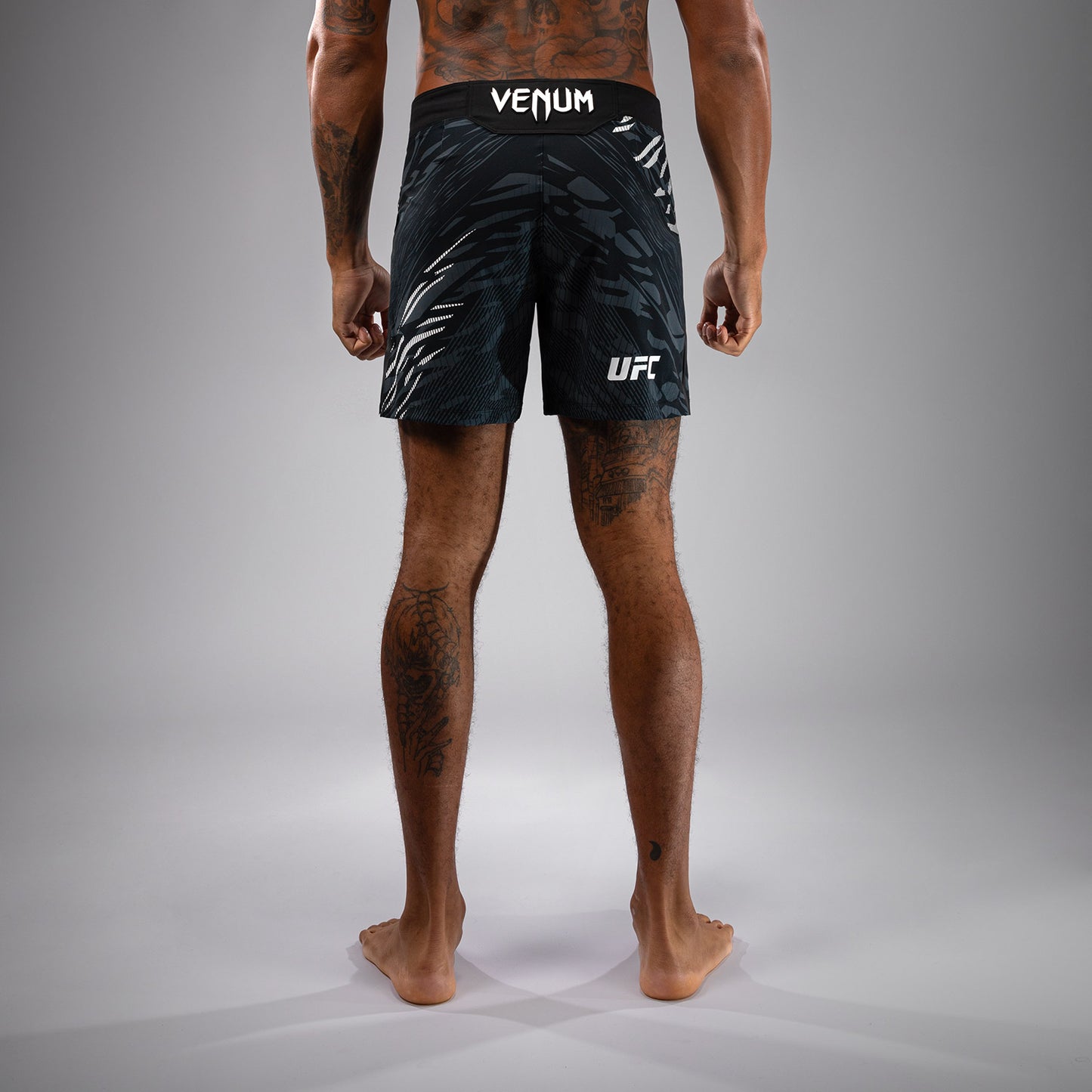 UFC Fusion by Venum Authentic Fight Night 男士格斗短裤 – 短款 – 黑色