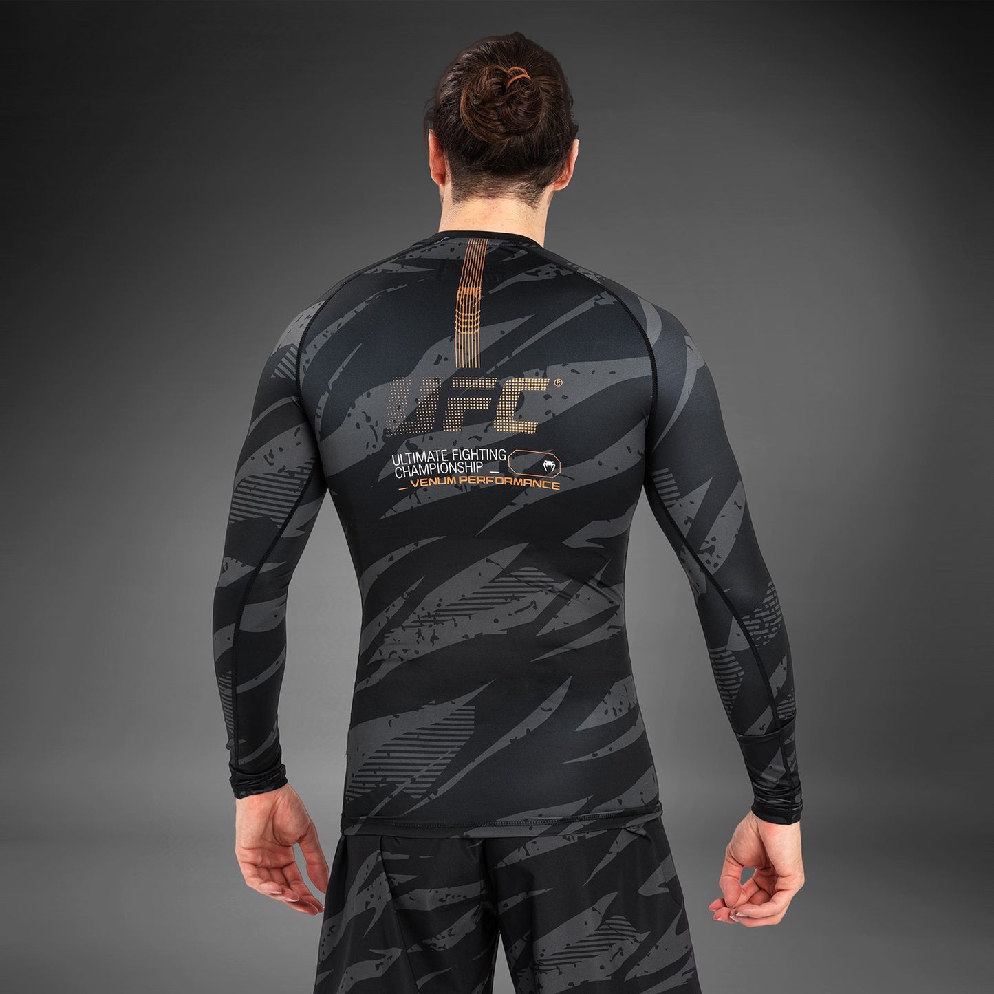 UFC Adrenaline by Venum Fight Week 长袖紧身防磨衣 – 城市迷彩