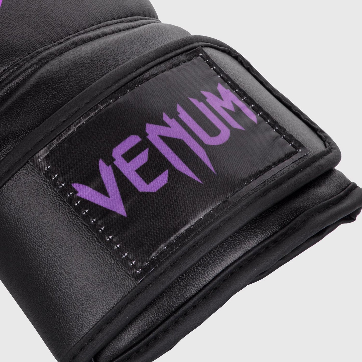 Venum Contender 拳击手套 – 黑色/紫色