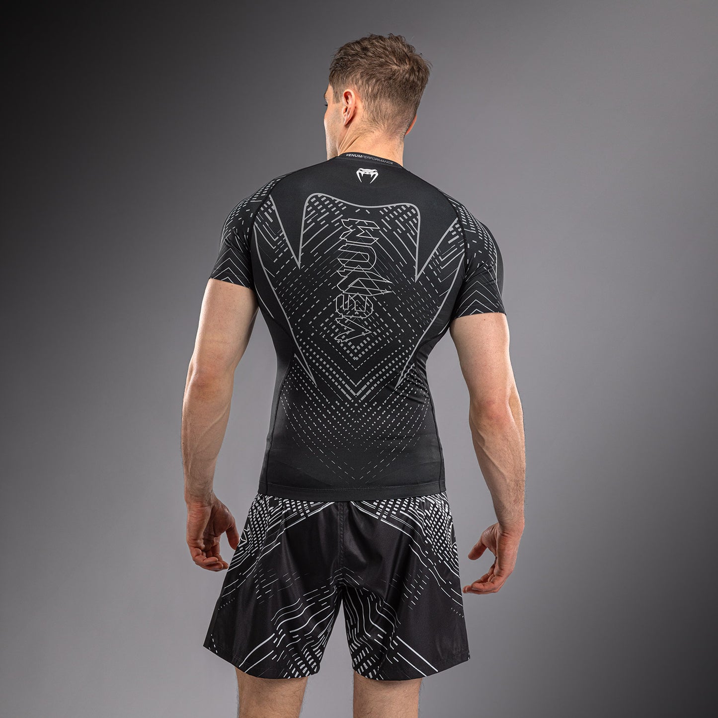 Venum Midnight Fury 午夜狂怒短袖紧身防磨衣 – 黑色/灰色/银色