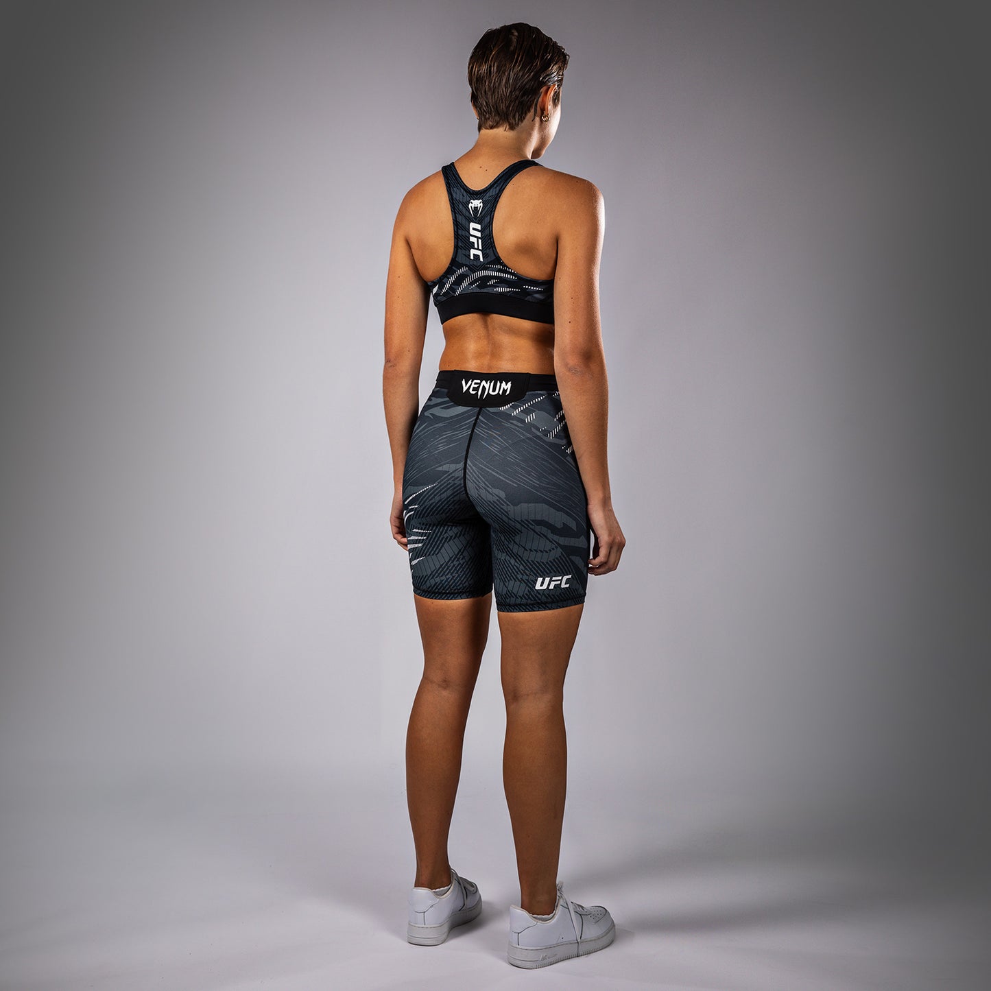 UFC Fusion by Venum Authentic Fight Night 女士运动内衣 – 黑色