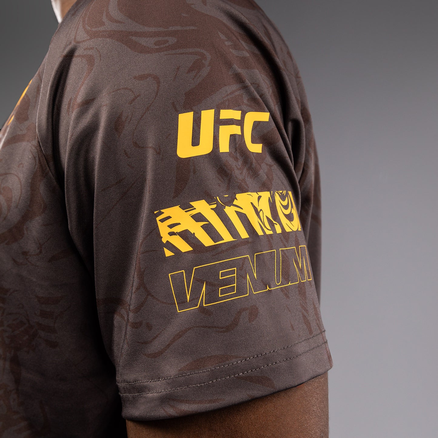 UFC Fusion by Venum Fight Week 男士 Dry Tech T恤 – 沙色