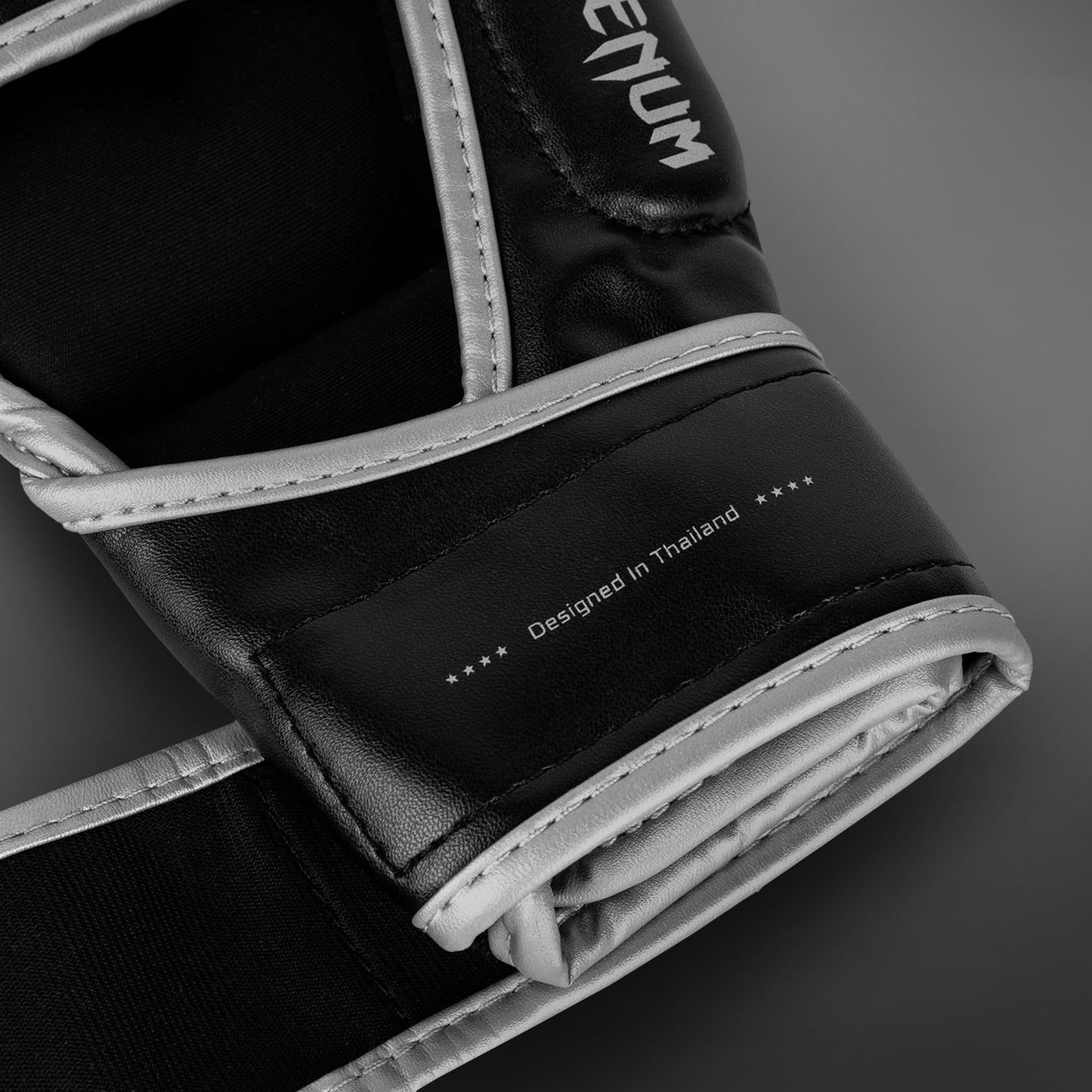 Venum Challenger 2.0 MMA手套 – 黑色/银色