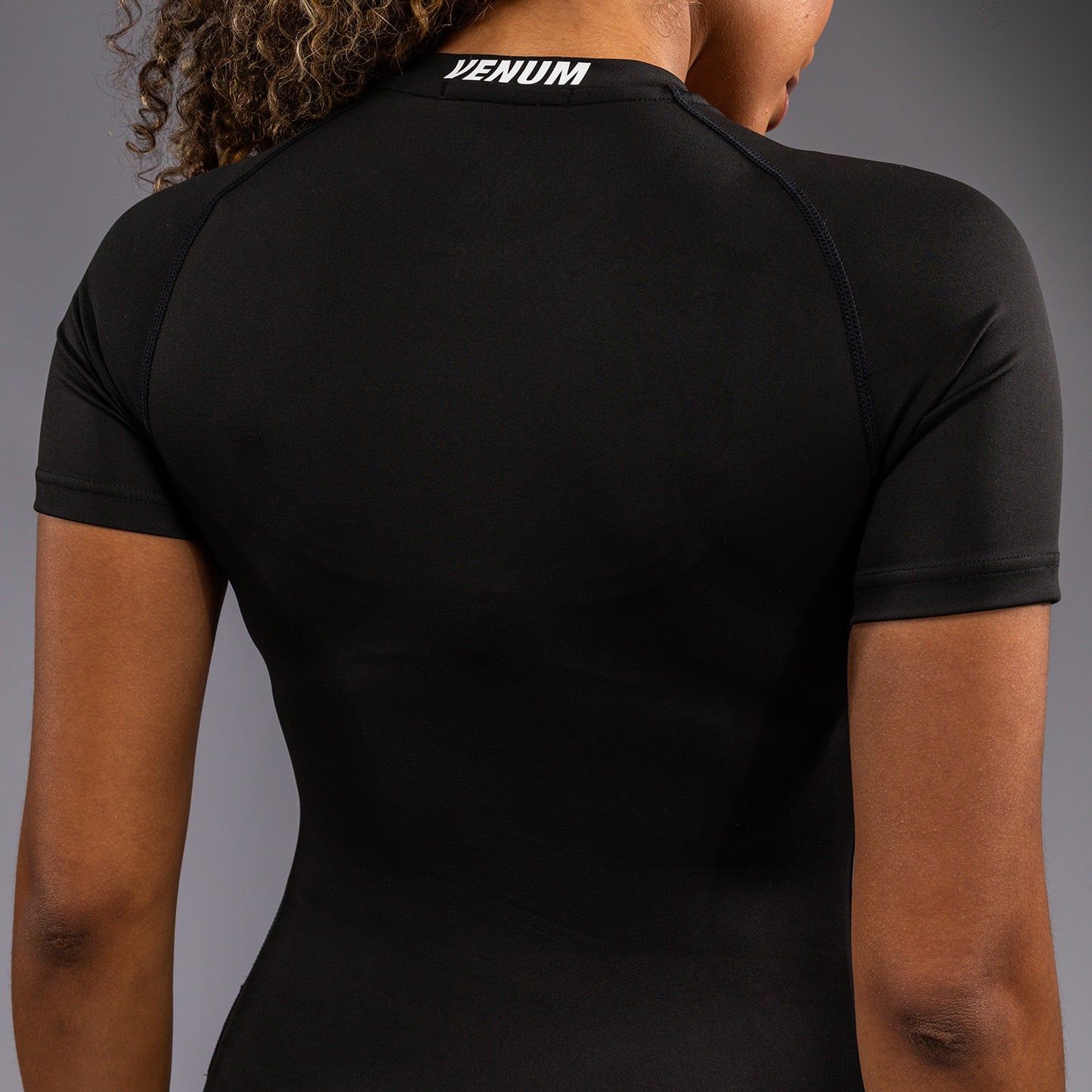 Venum Aero XT 女士紧身防磨衣 短袖 – 黑色