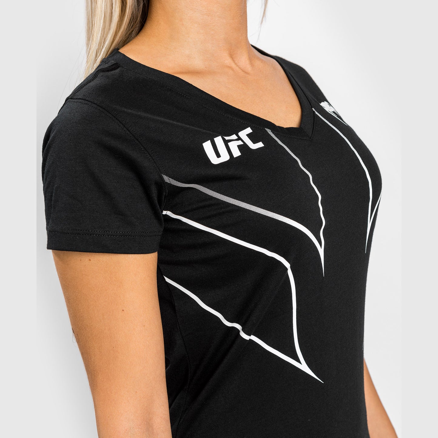 UFC Venum Fight Night 2.0 女士款T恤 – 黑色