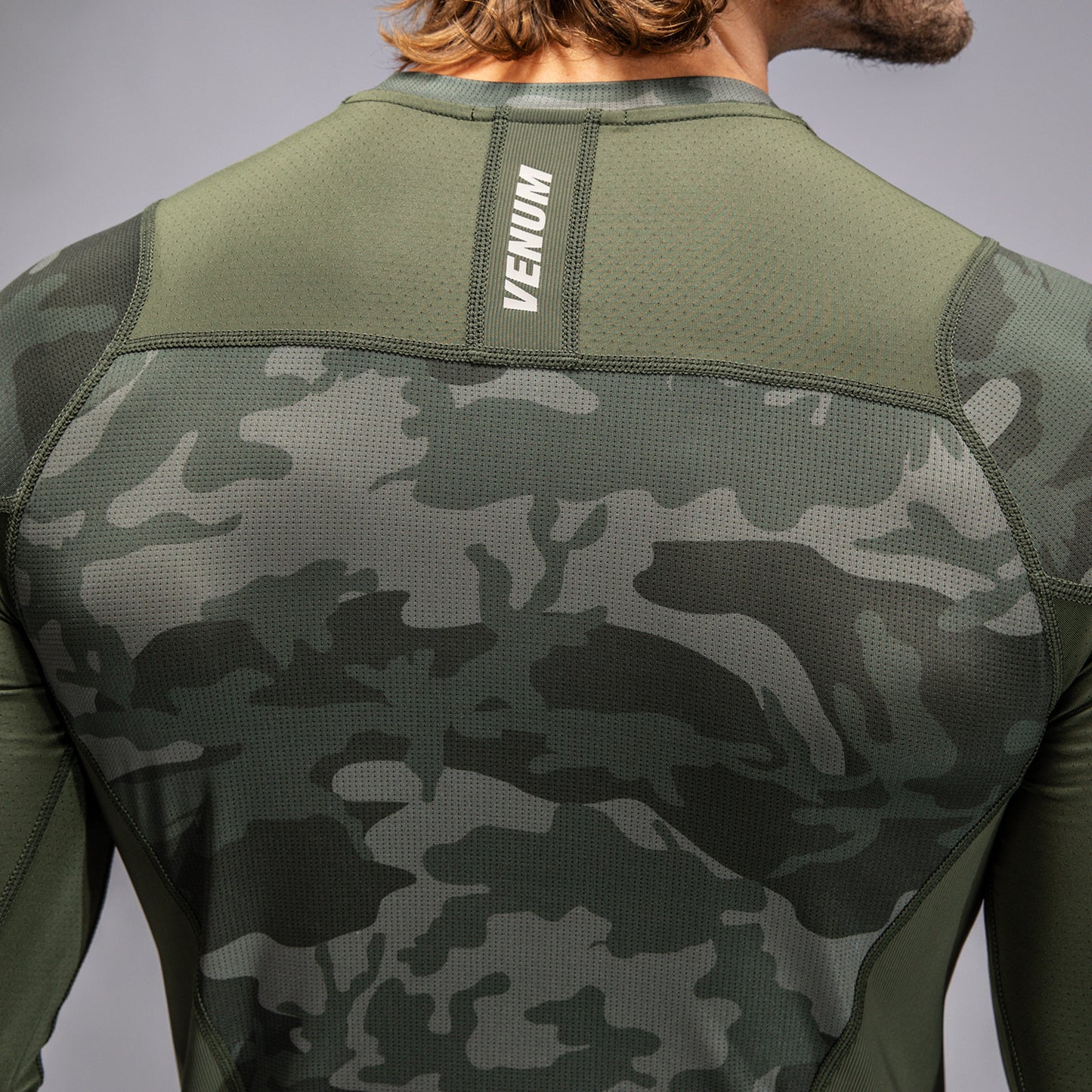 Venum G-Fit Air 男士长袖紧身防磨衣 – 军绿色迷彩