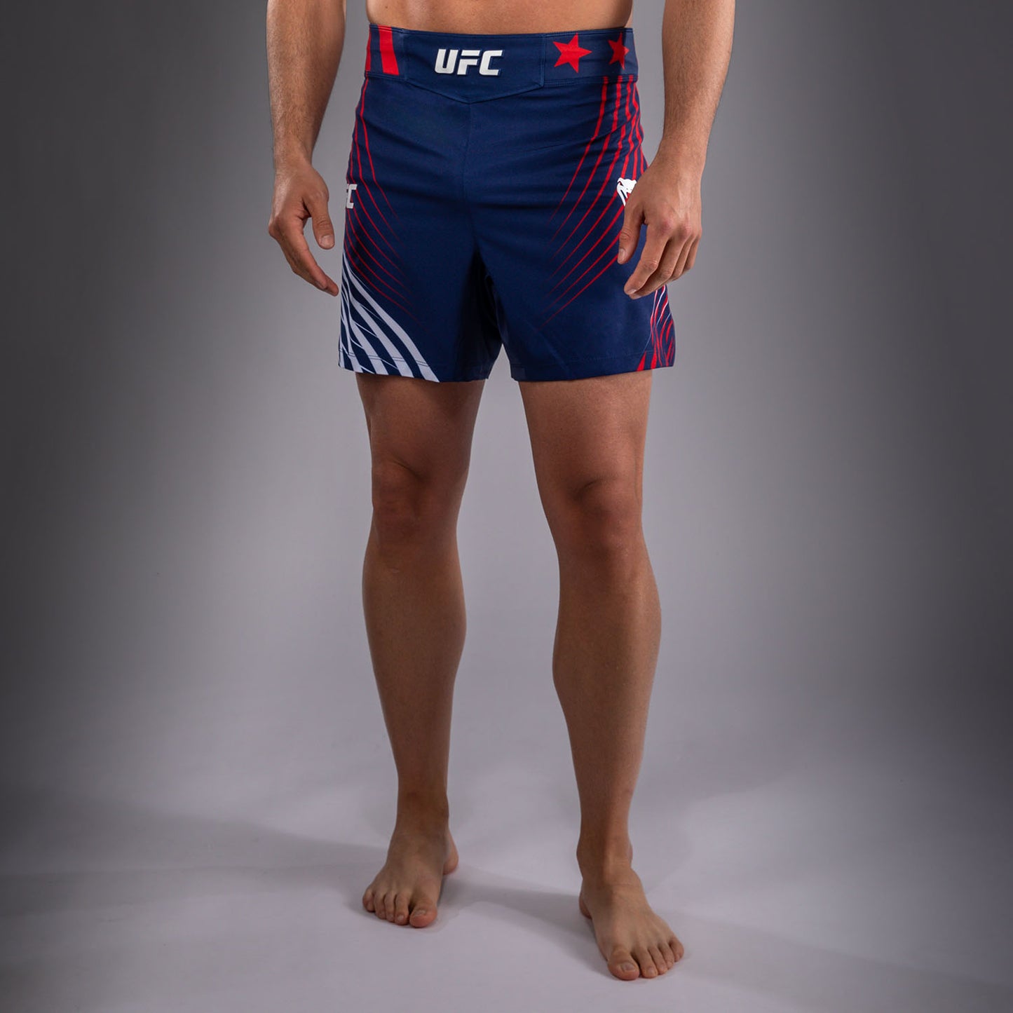 Official UFC Freedom 250 by Venum 男士 Authentic Fight Night 短款格斗短裤 - 蓝色