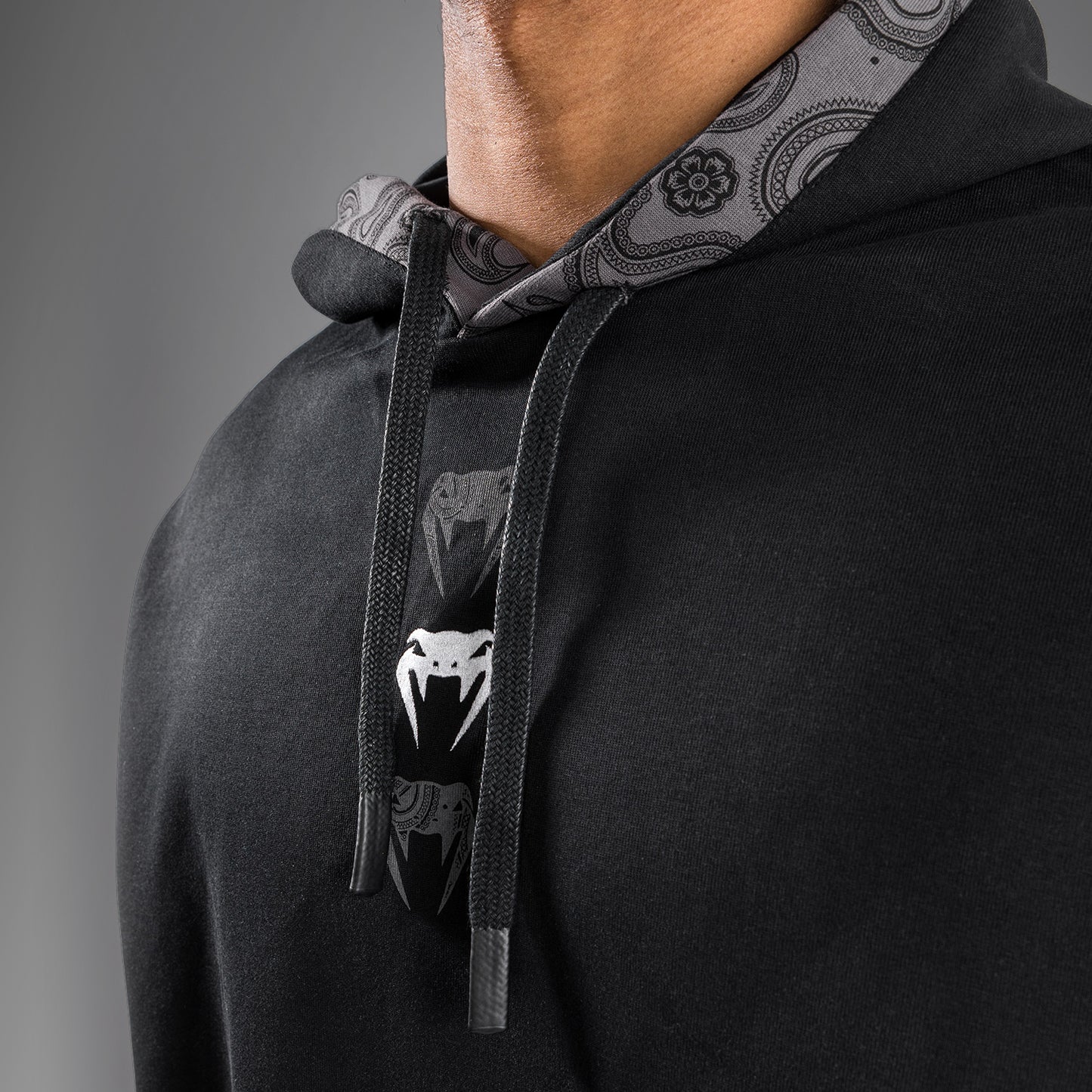 Venum Cali 34 XL 连帽衫–宽松–黑色