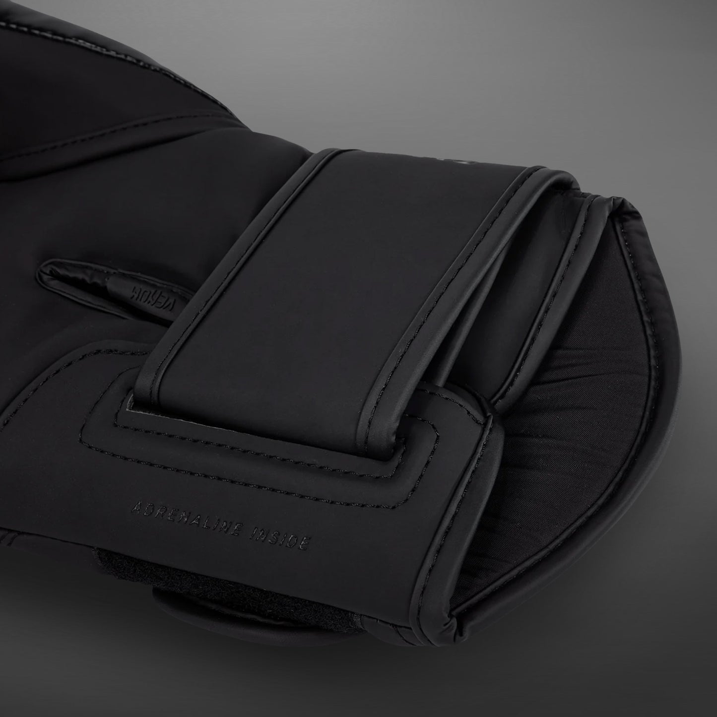 Venum Challenger 4.0 拳击手套 – 黑色/黑色