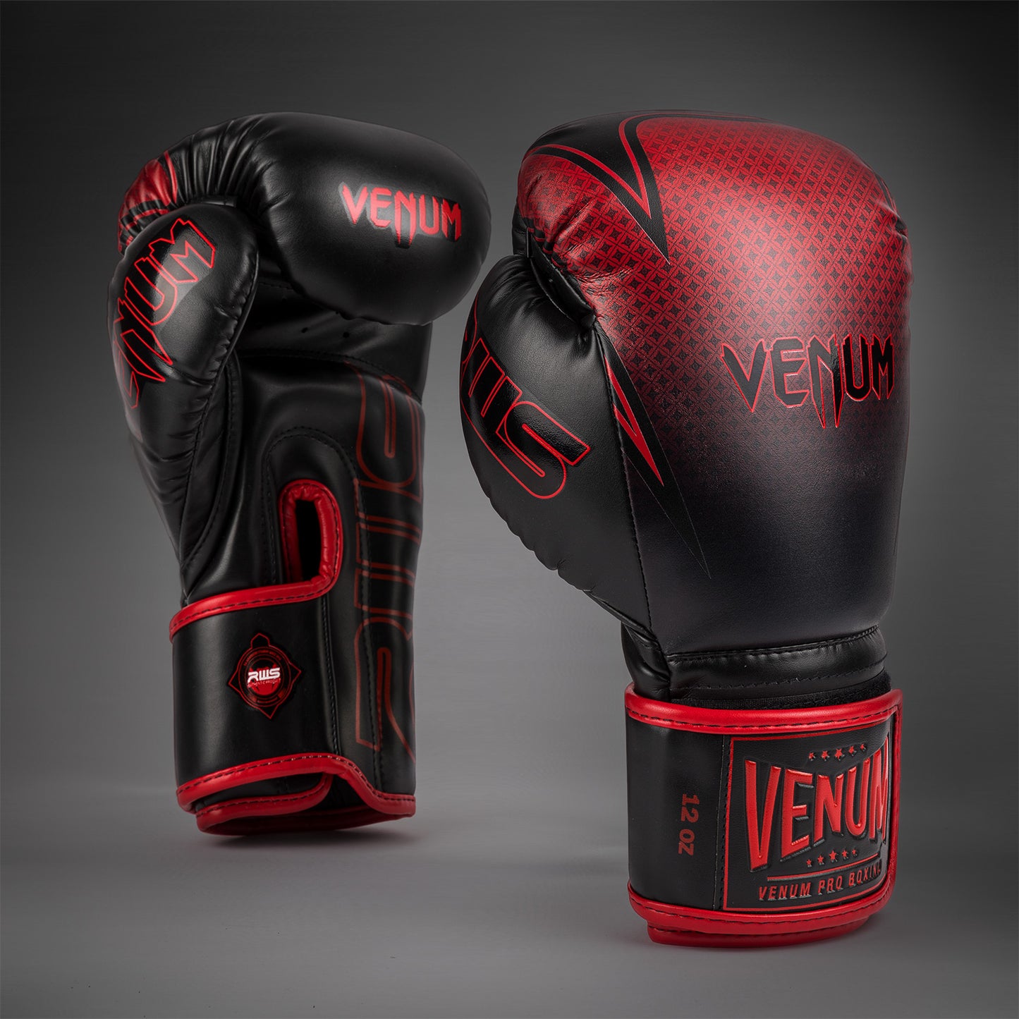 Venum x RWS 2.0 拳击手套 – 黑色/红色