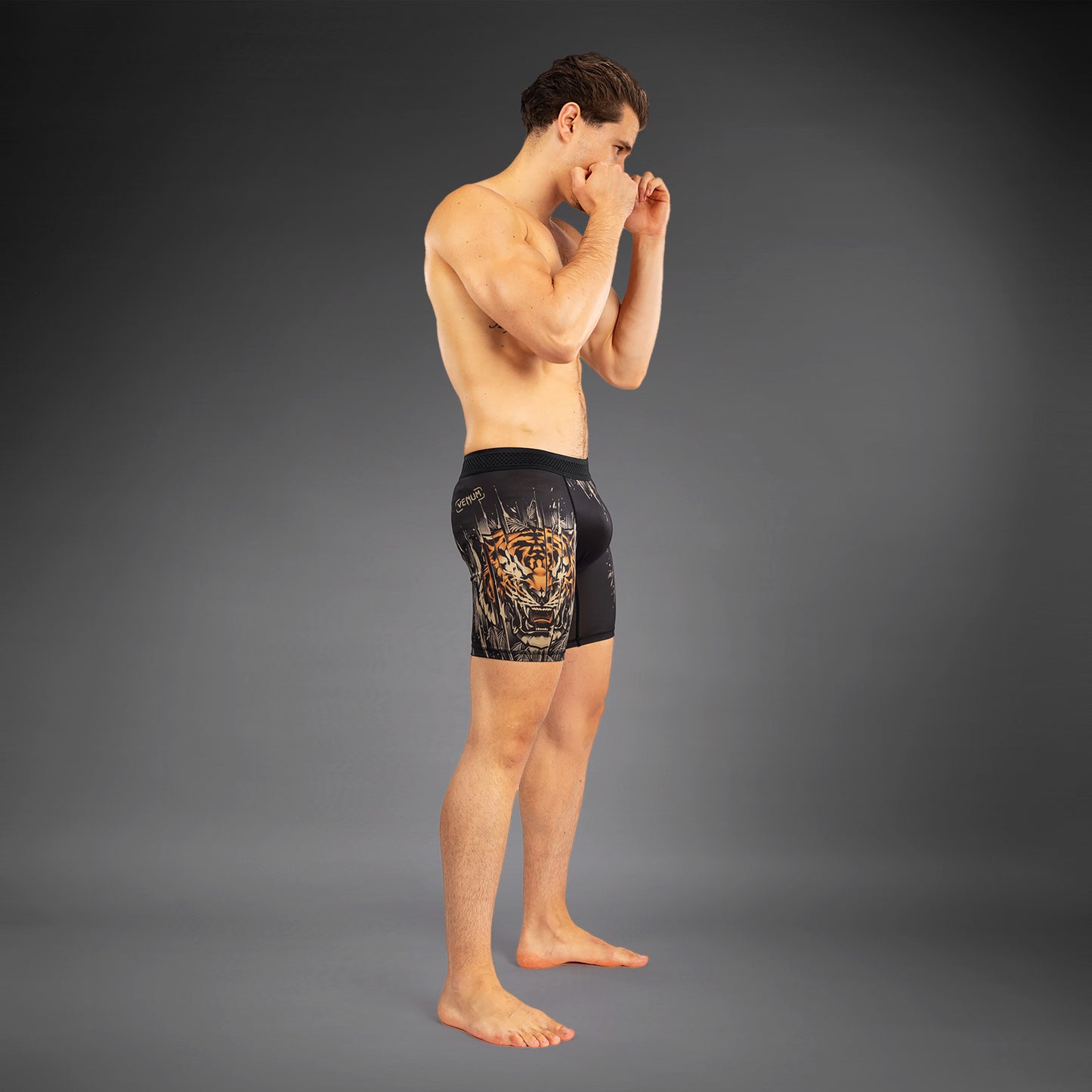 Venum Tiger 男士综合格斗短裤 – 黑色/荧光橙