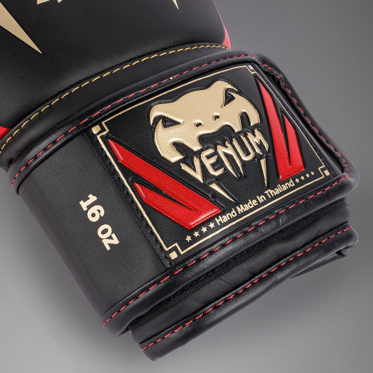 Venum Elite 拳击手套 – 黑色/金色/红色