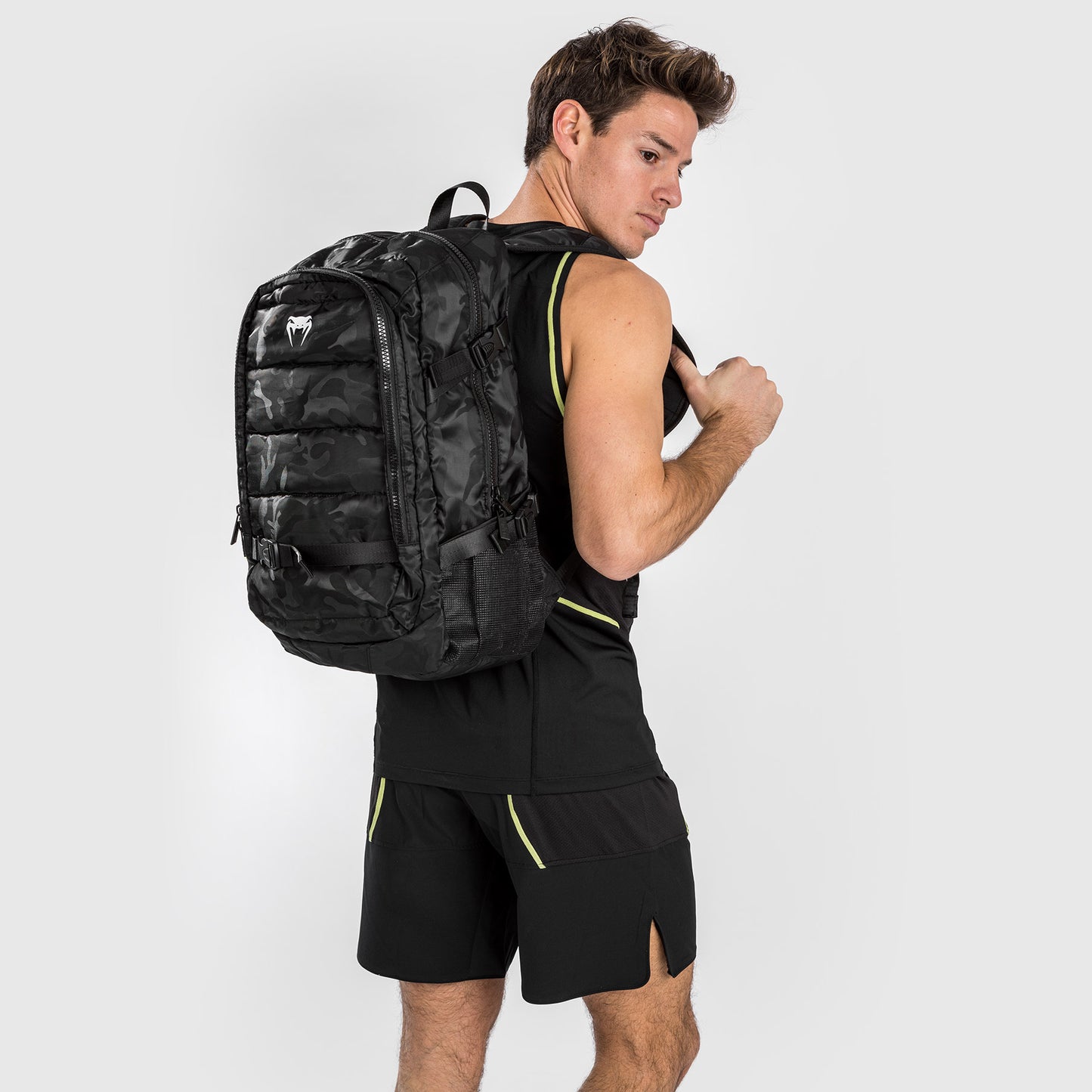 Venum Challenger Pro 背包 (20-25L) – 黑色/深迷彩