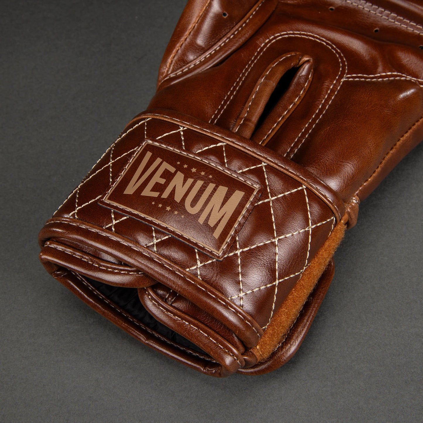 Venum Impact Classic 拳击手套 – 亮哈瓦那色