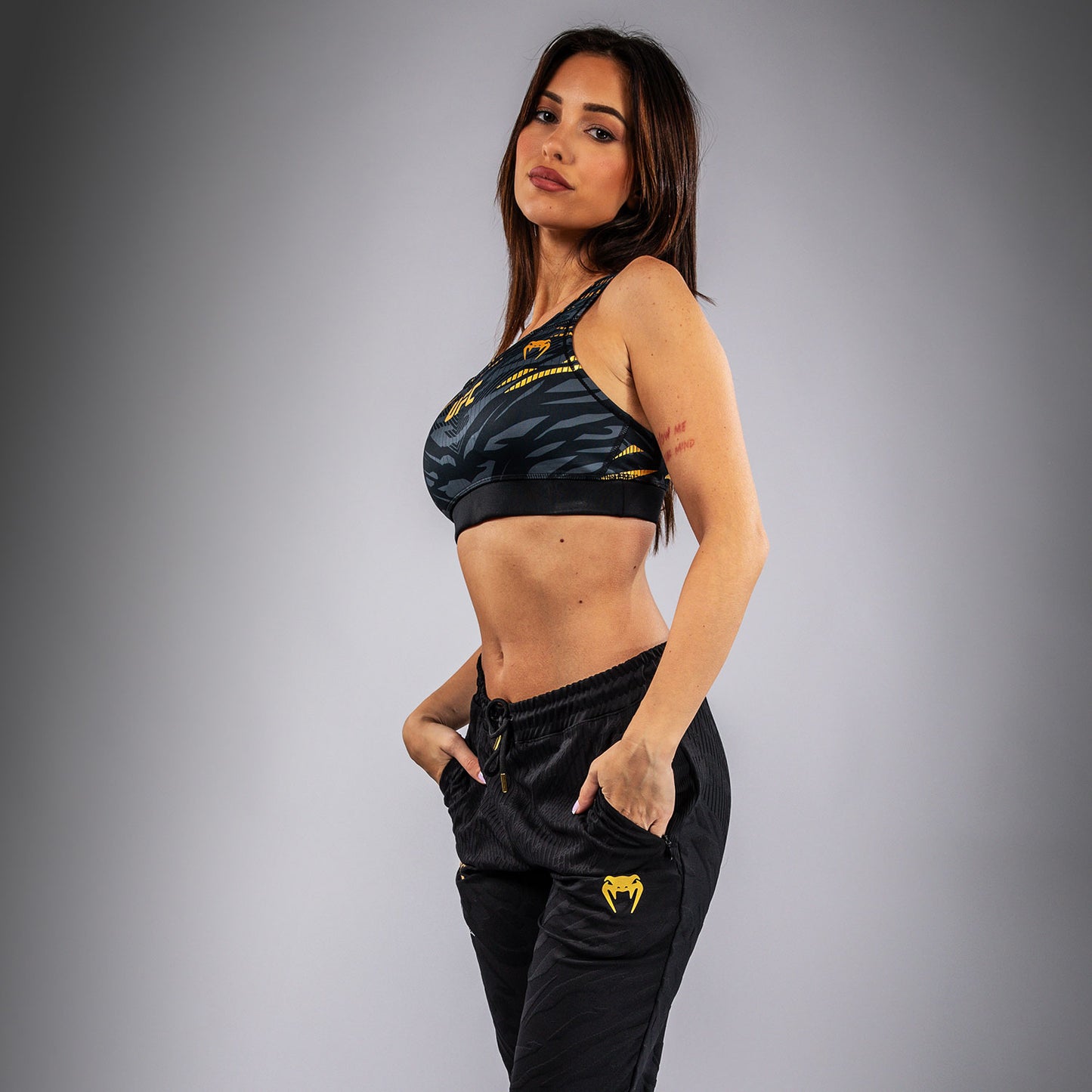 UFC Fusion by Venum Authentic Fight Night 女士运动内衣 – Champion