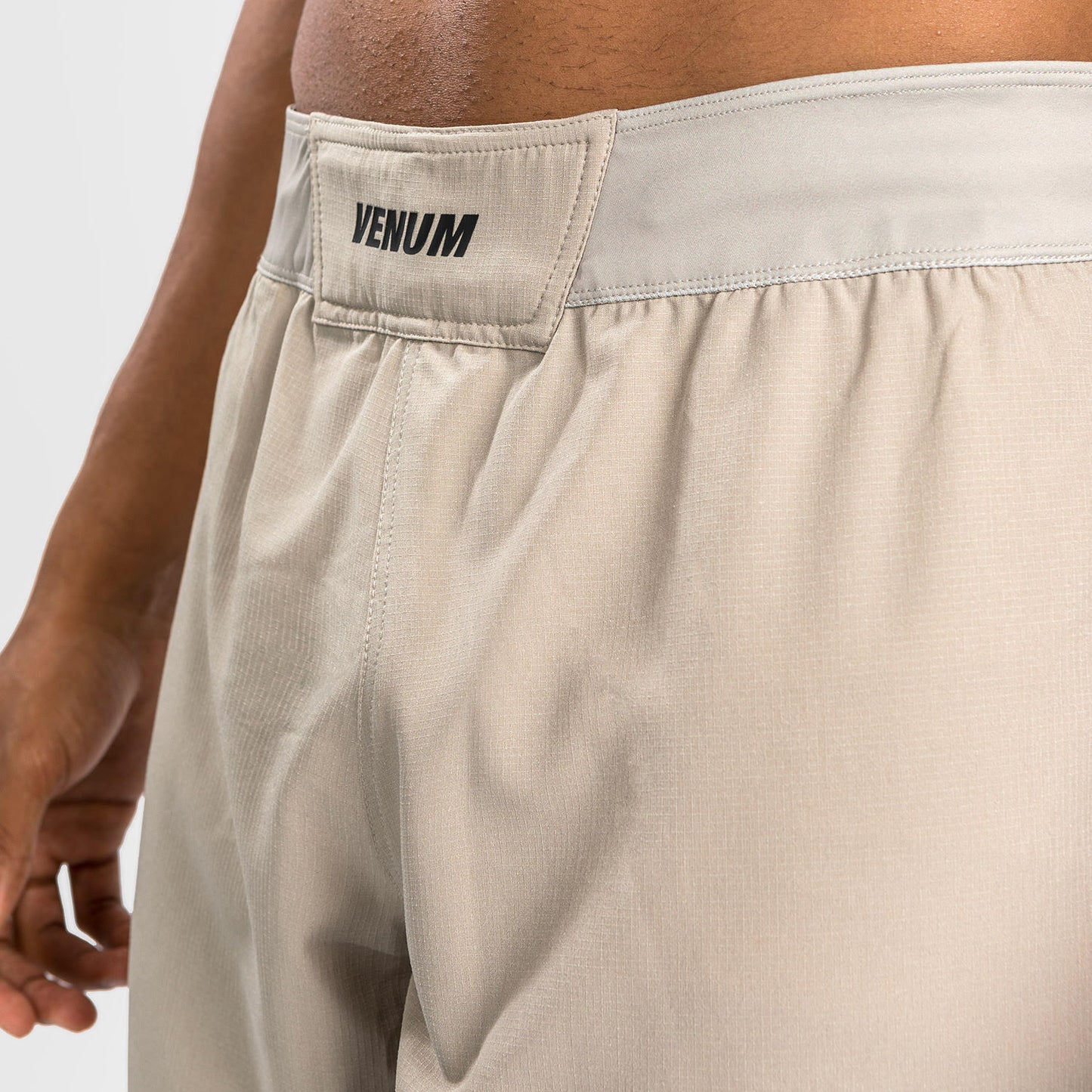 Venum G-Fit Air 格斗短裤 – 沙色