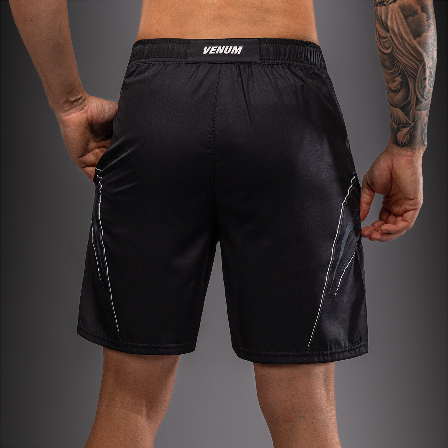 Venum Streamline Dry Tech T恤 – 黑色/白色