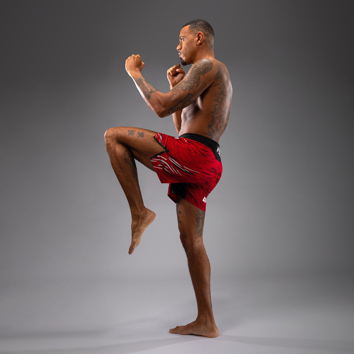 UFC Fusion by Venum Authentic Fight Night 男士格斗短裤 – 短款 – 红色