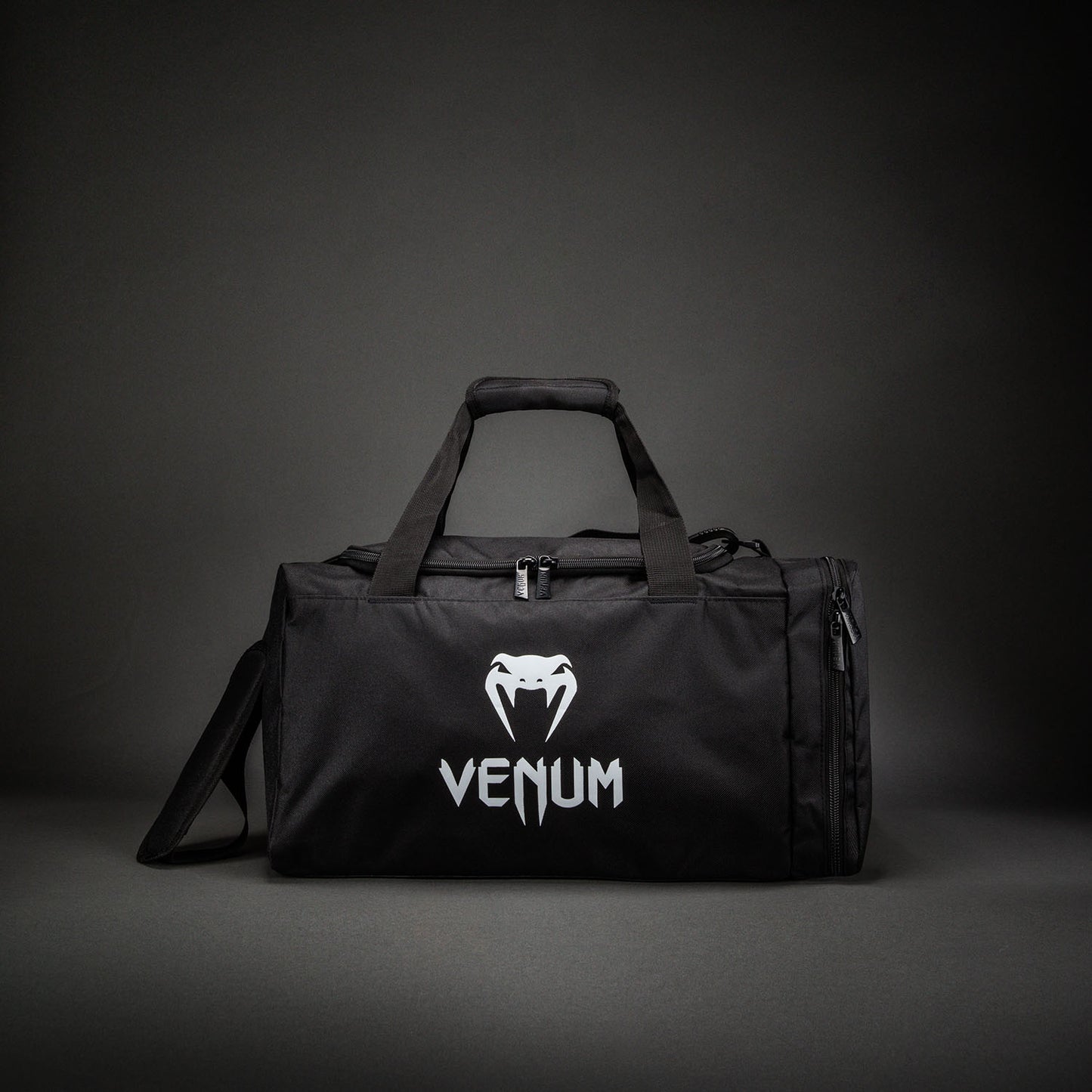 Venum Essential 运动包（26升）– 黑色
