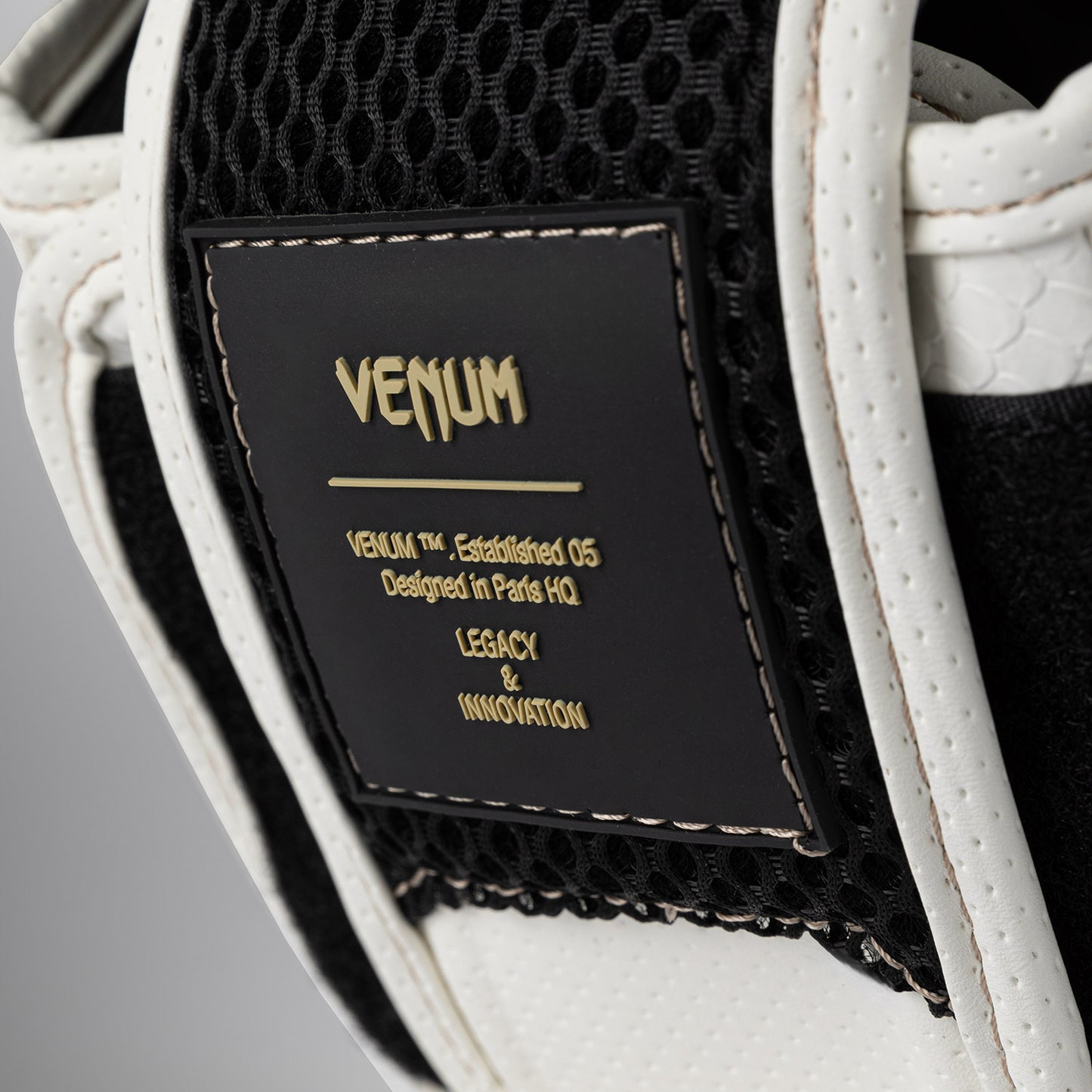 Venum Impact Evo 头盔 – 象牙色