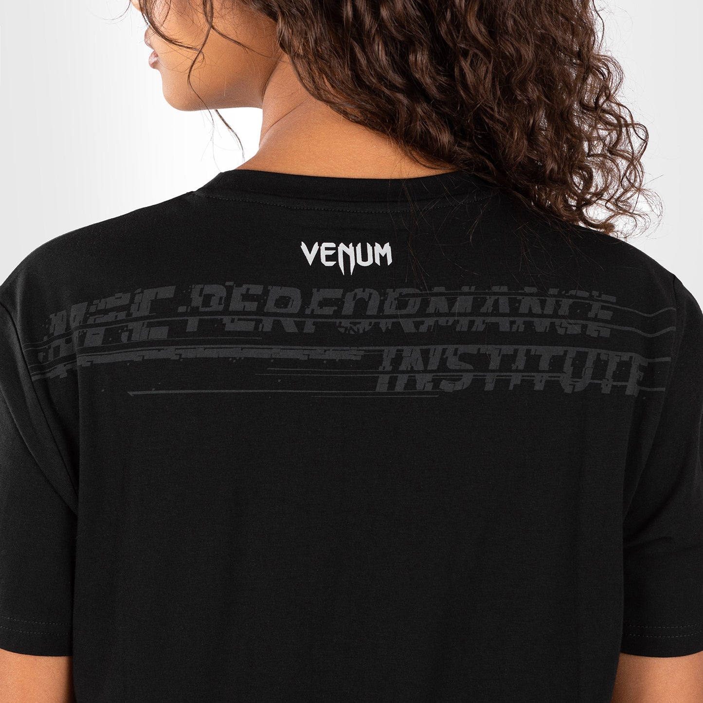 UFC Venum Performance Institute 2.0 女士T恤 – 黑色/红色