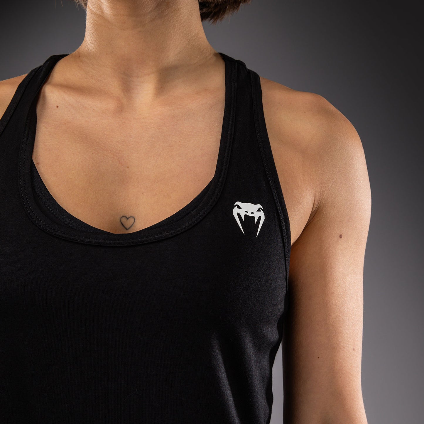 Venum Essential 女士款 Racer Back 背心 – 黑色