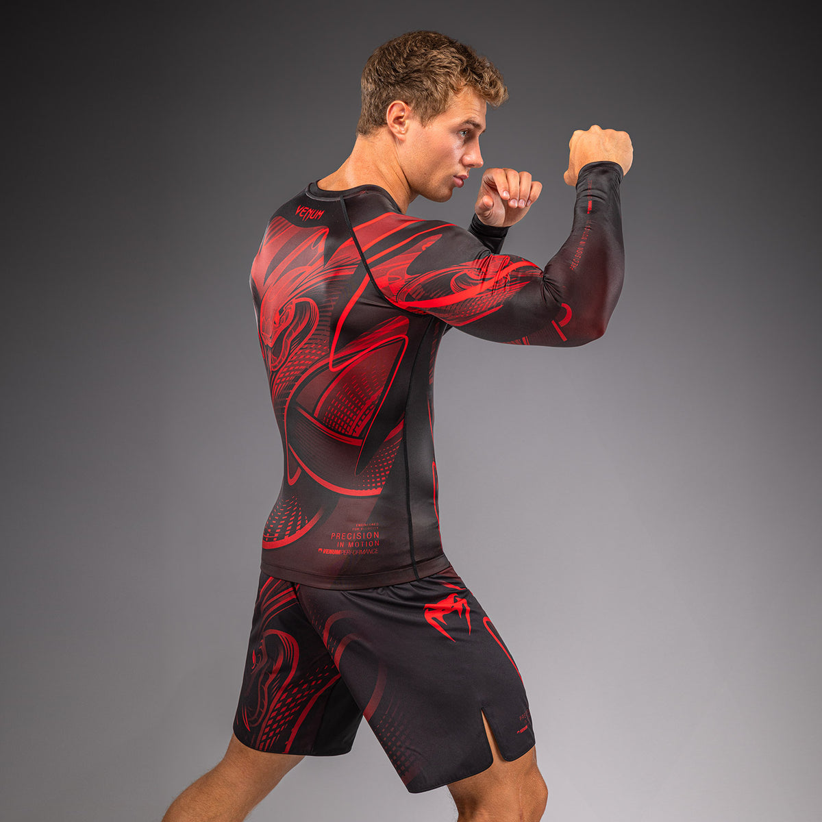 Venum Crimson Viper 2.0 长袖防磨衣 - 黑色/红色