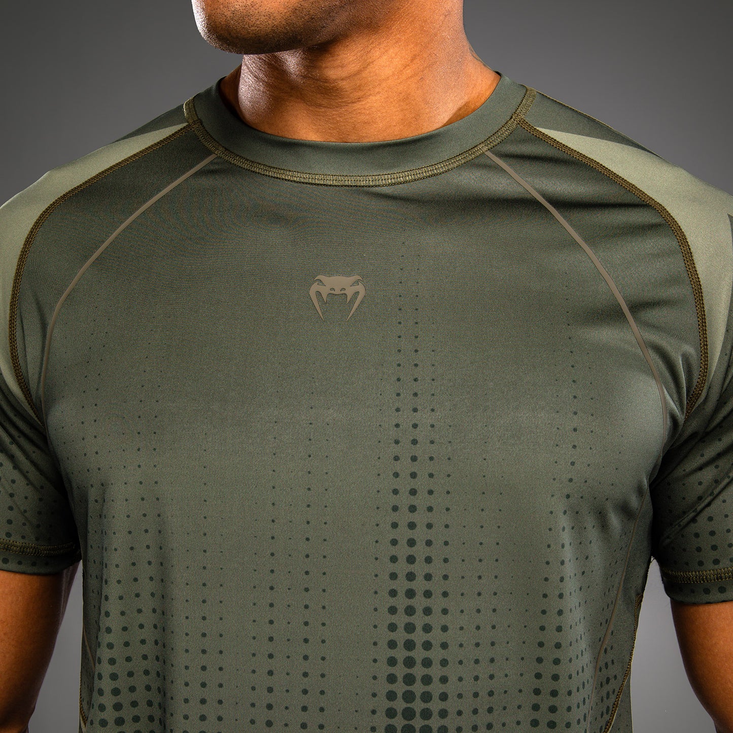 Venum Stealth Dry Tech T恤 – 卡其色/深绿色