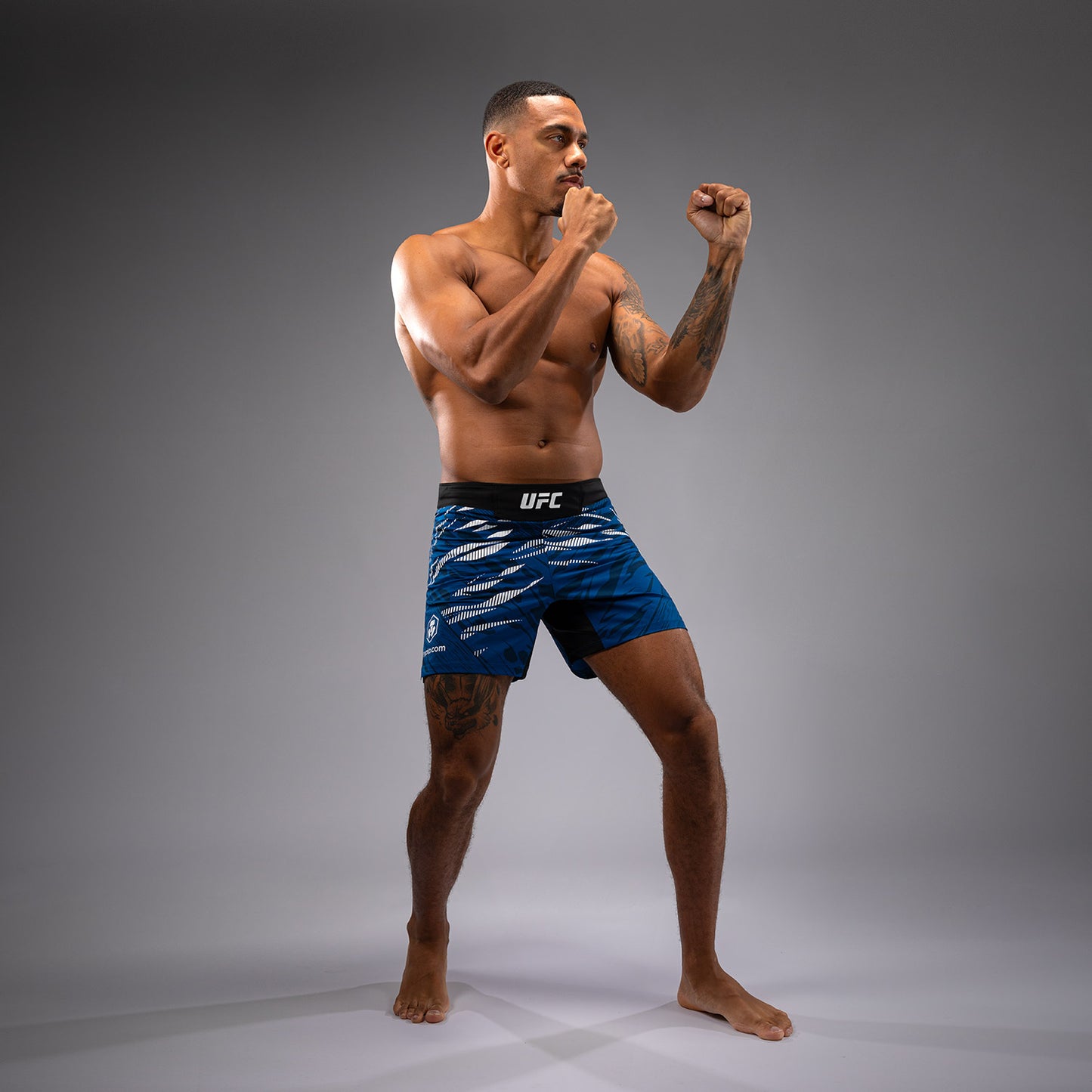 UFC Fusion by Venum Authentic Fight Night 男士格斗短裤 – 短款 – 蓝色