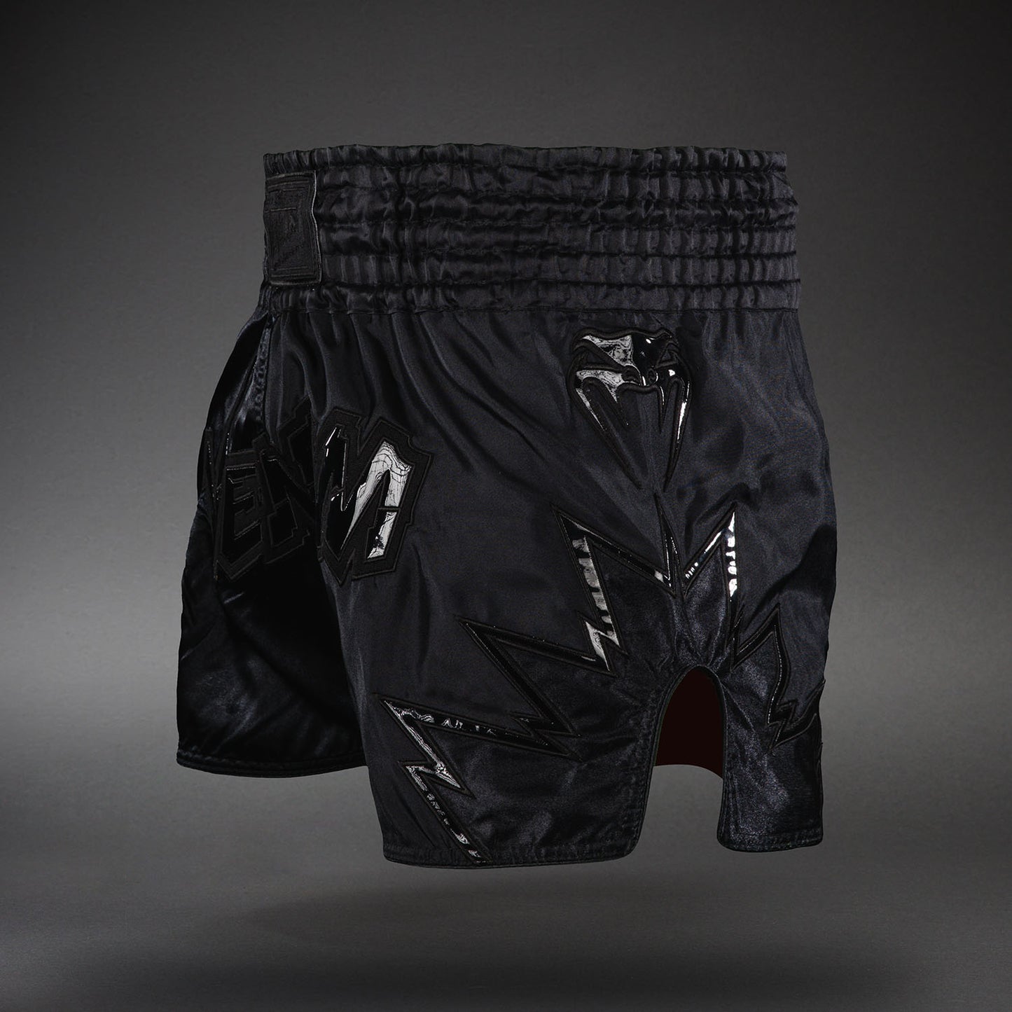 Venum Inferno 2.0 泰拳短裤 – 黑色/灰色