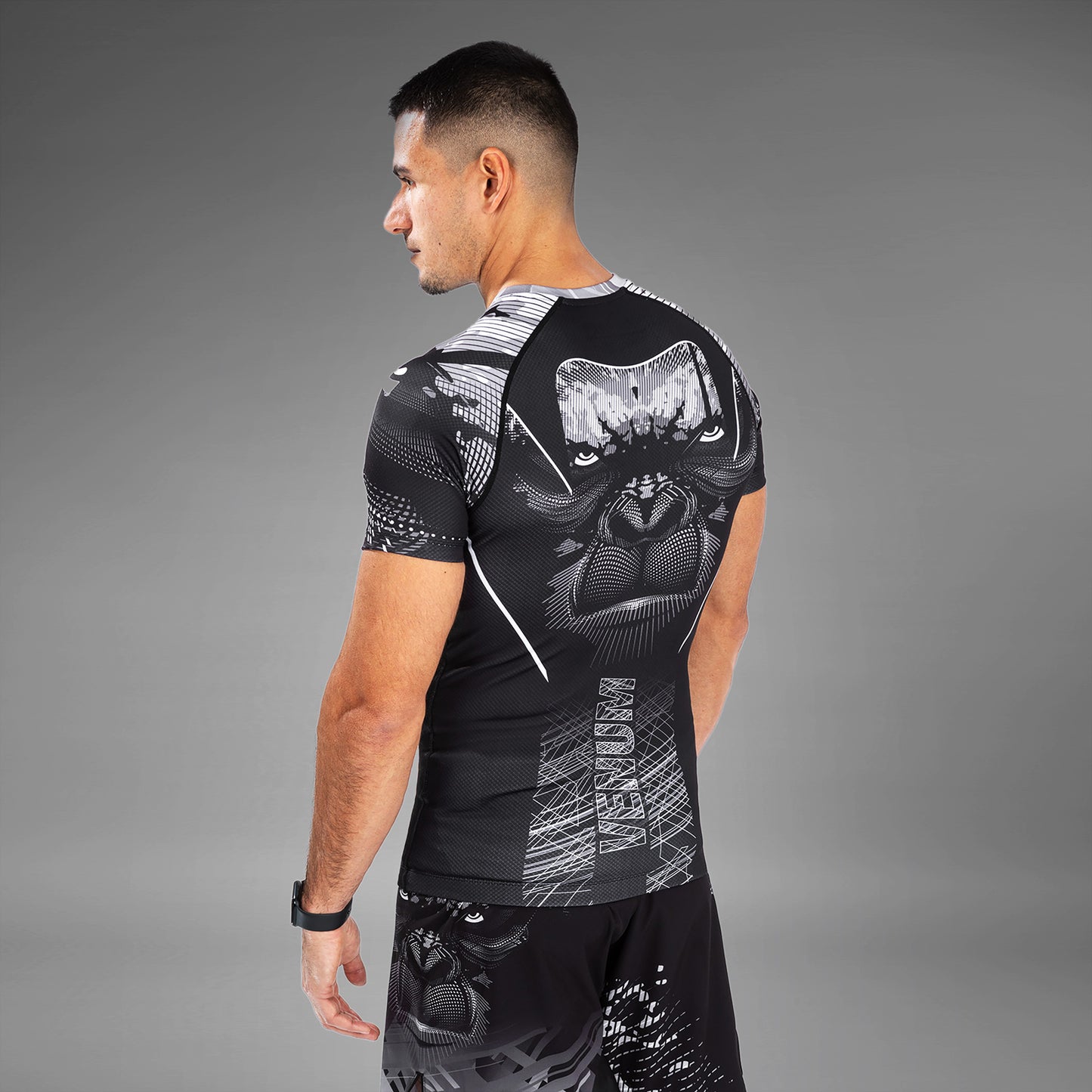 Venum Gorilla Jungle 紧身防磨衣 短袖 – 黑色/白色