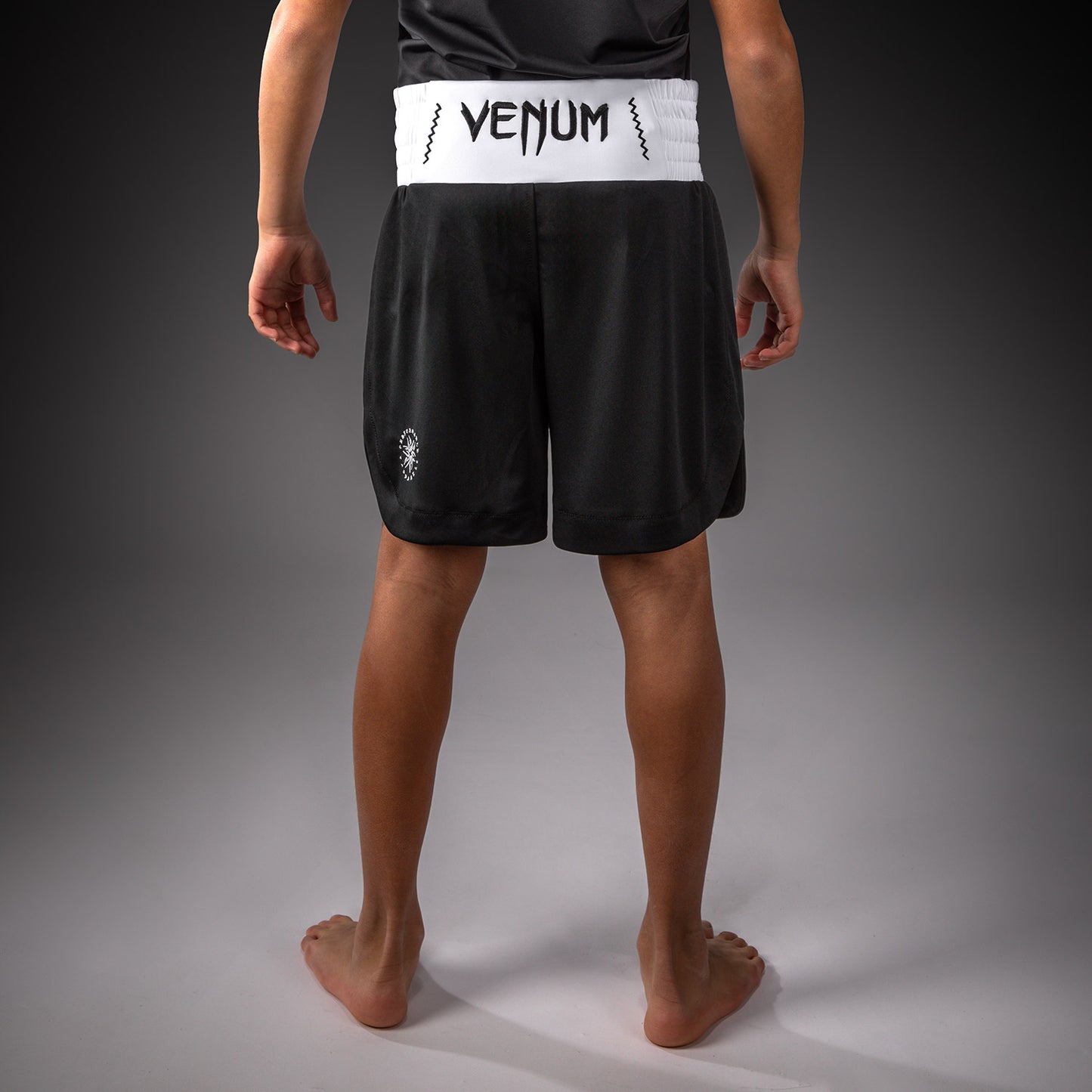 Venum Classic 儿童拳击短裤 – 黑色/白色