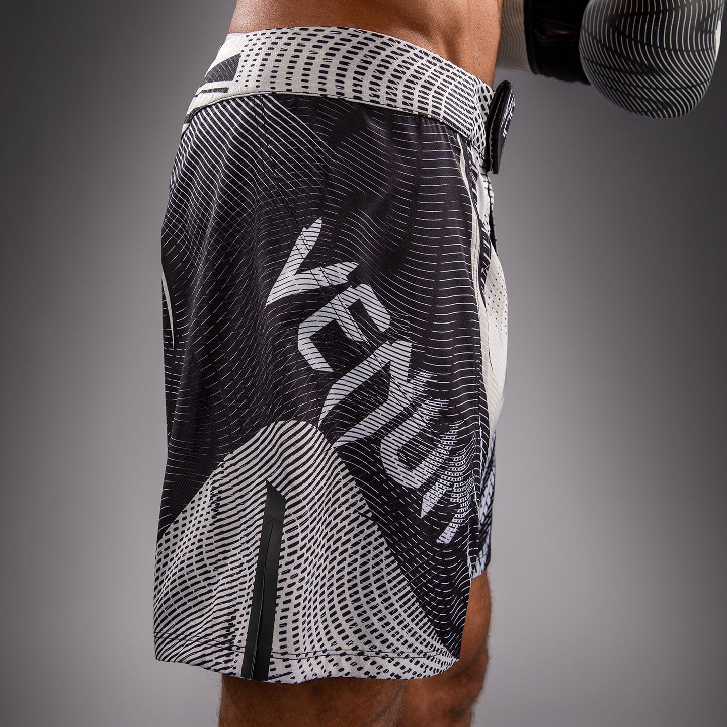 Venum Galactic 3.0 格斗短裤 - 奶白色/黑色