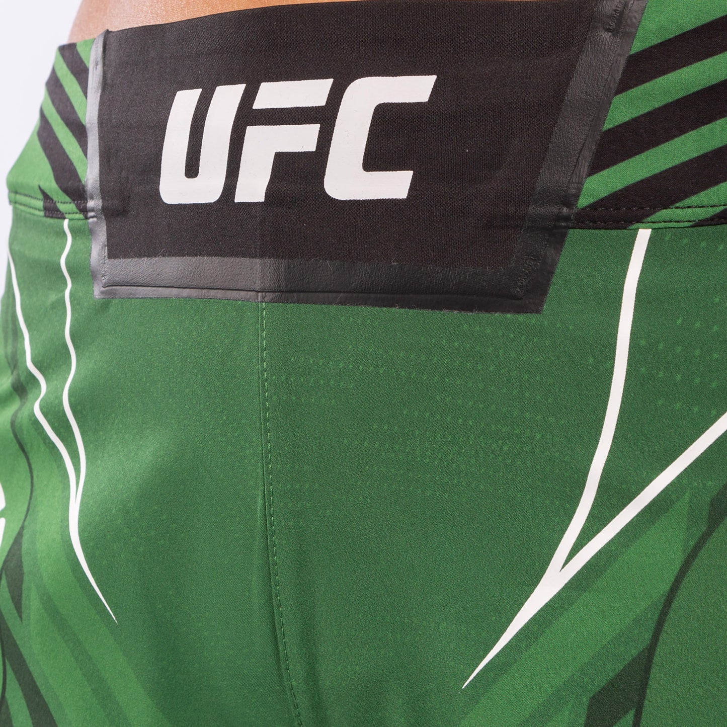 UFC Venum Authentic Fight Night 女士格斗短裤 – 短款 – 绿色