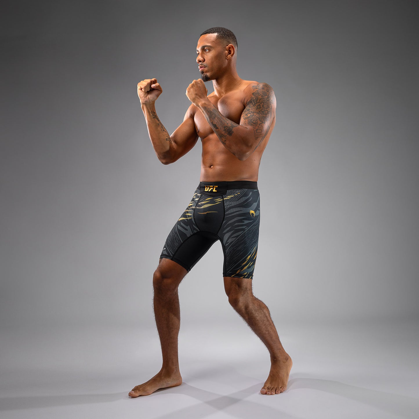 UFC Fusion by Venum Authentic Fight Night 男士综合格斗短裤 – Champion