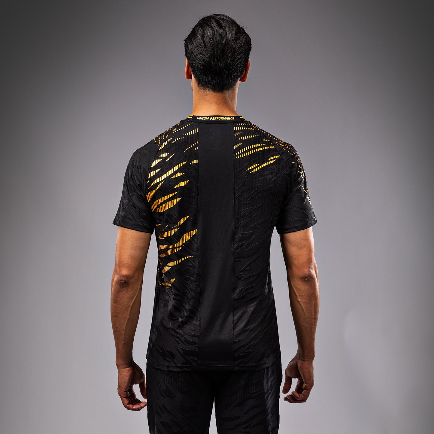 UFC Fusion by Venum Authentic Fight Night 男士出场球衣 – Champion