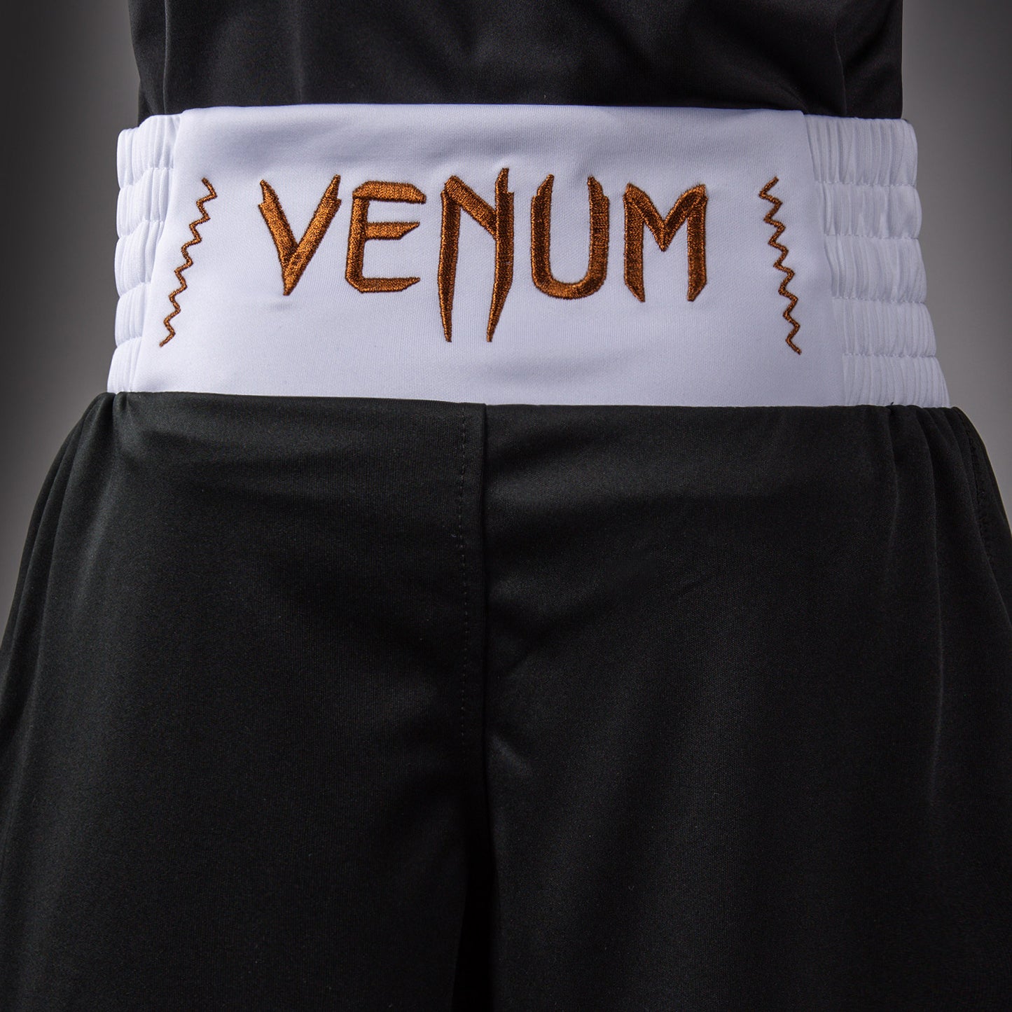 Venum Classic 儿童拳击短裤 – 黑色/金色