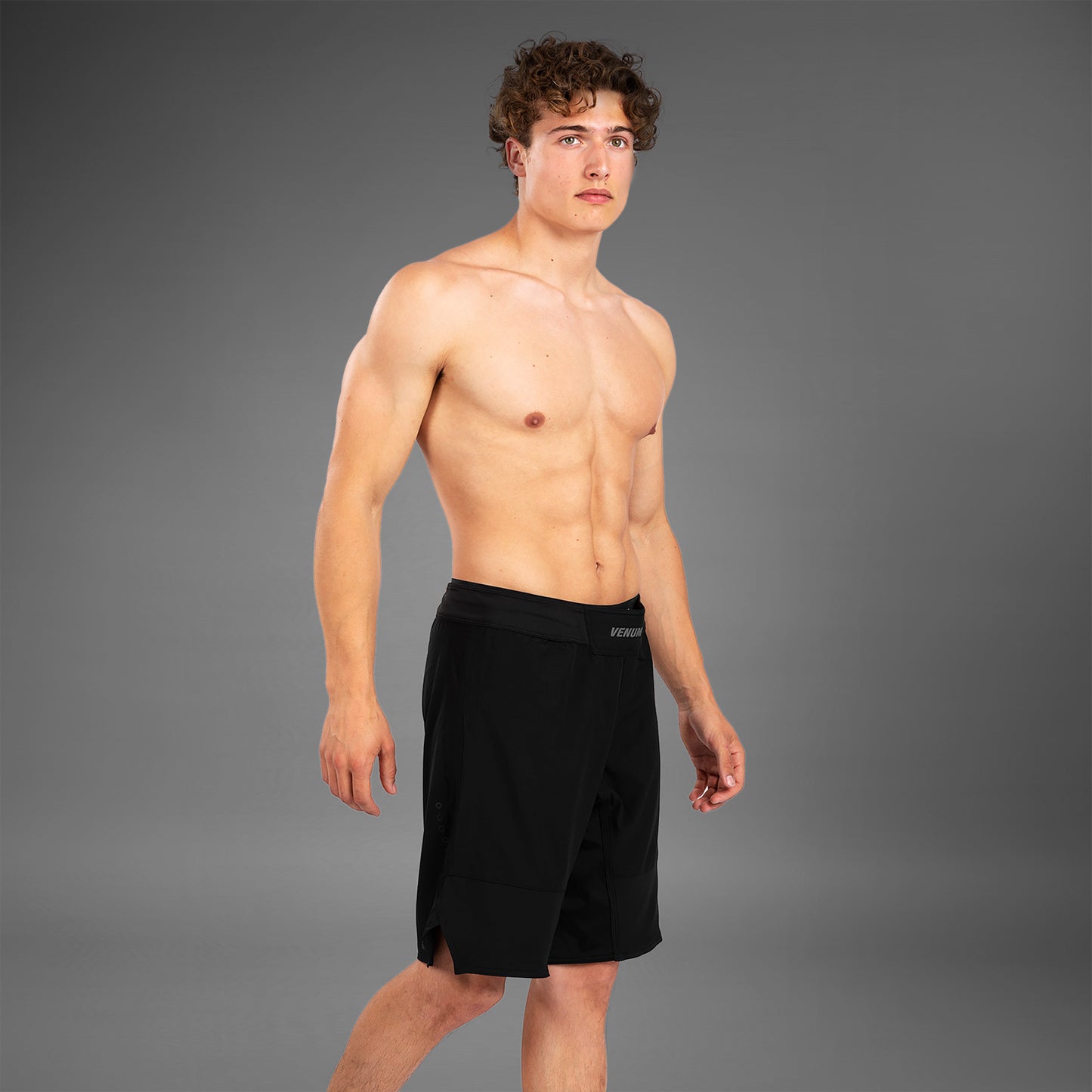 Venum G-Fit Air 格斗短裤 – 黑色