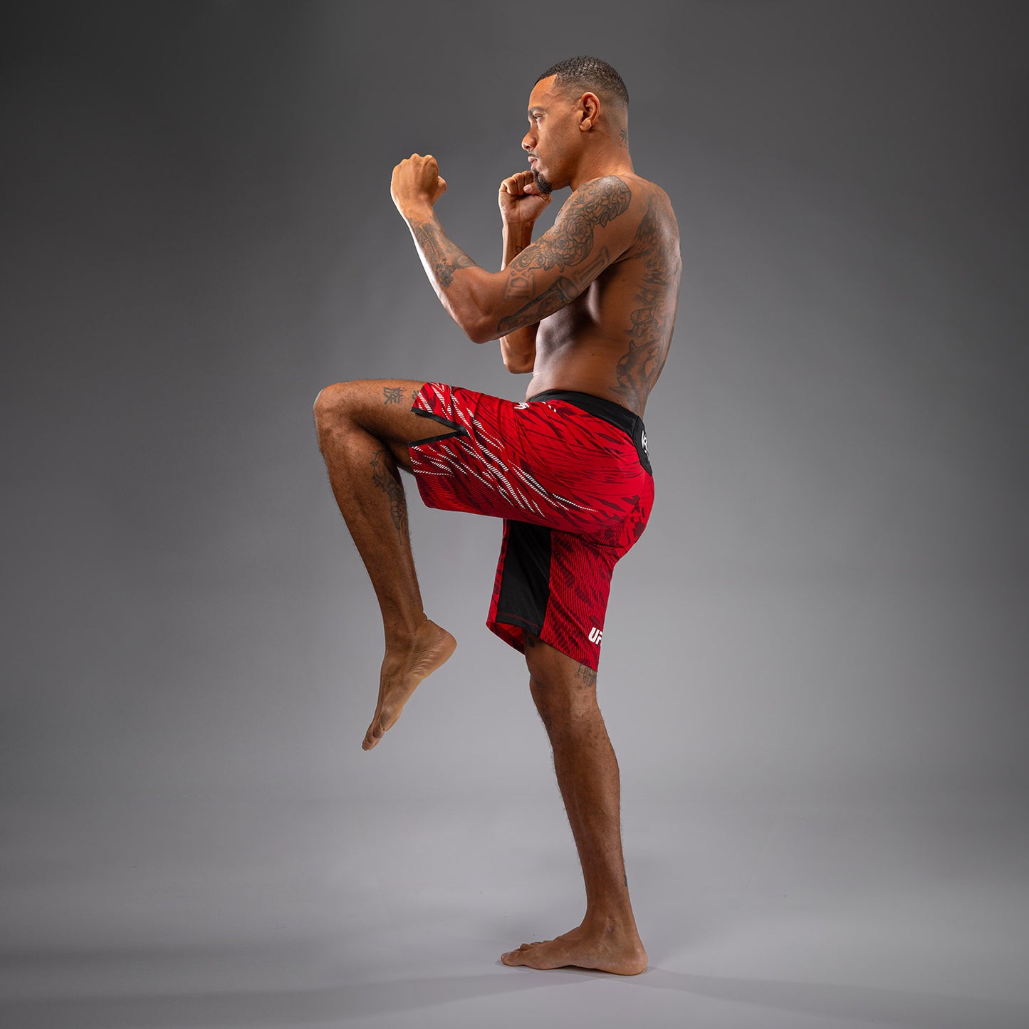 UFC Fusion by Venum Authentic Fight Night 男士格斗短裤 – 长款 – 红色