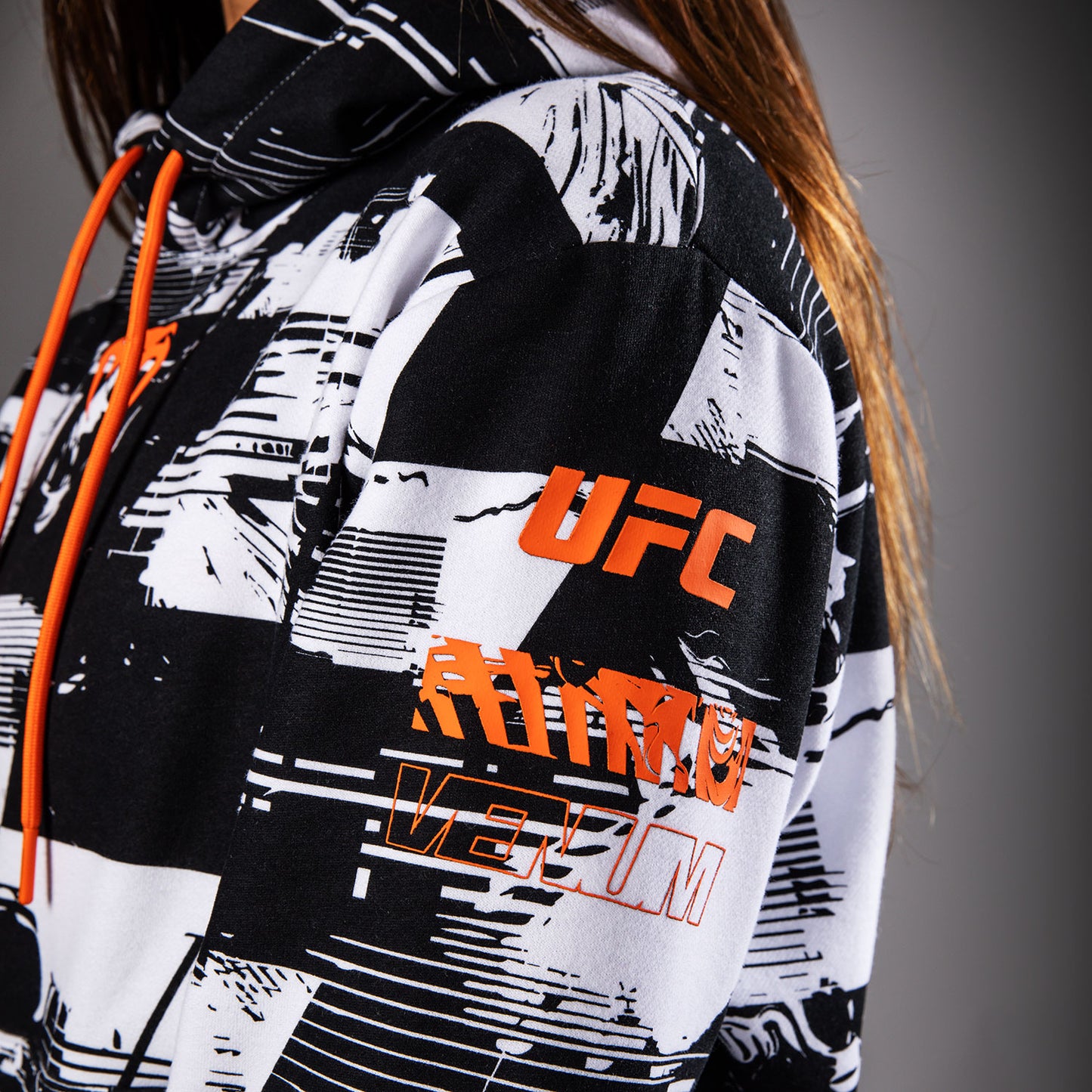 Women's UFC Zenith by Venum 白色 Authentic Fight Week 连帽衫