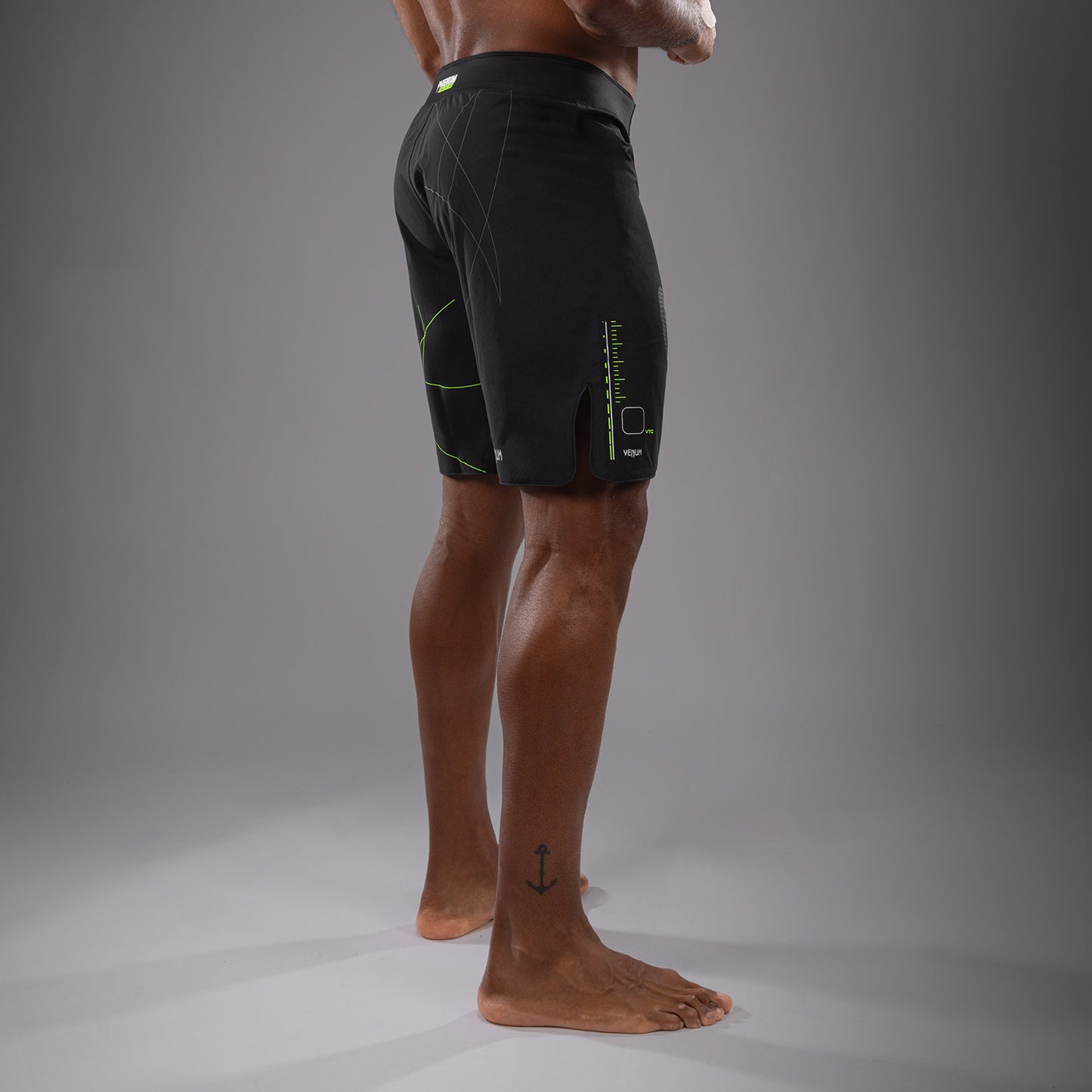Venum Training Camp 4.0 格斗短裤 – 黑色/荧光绿