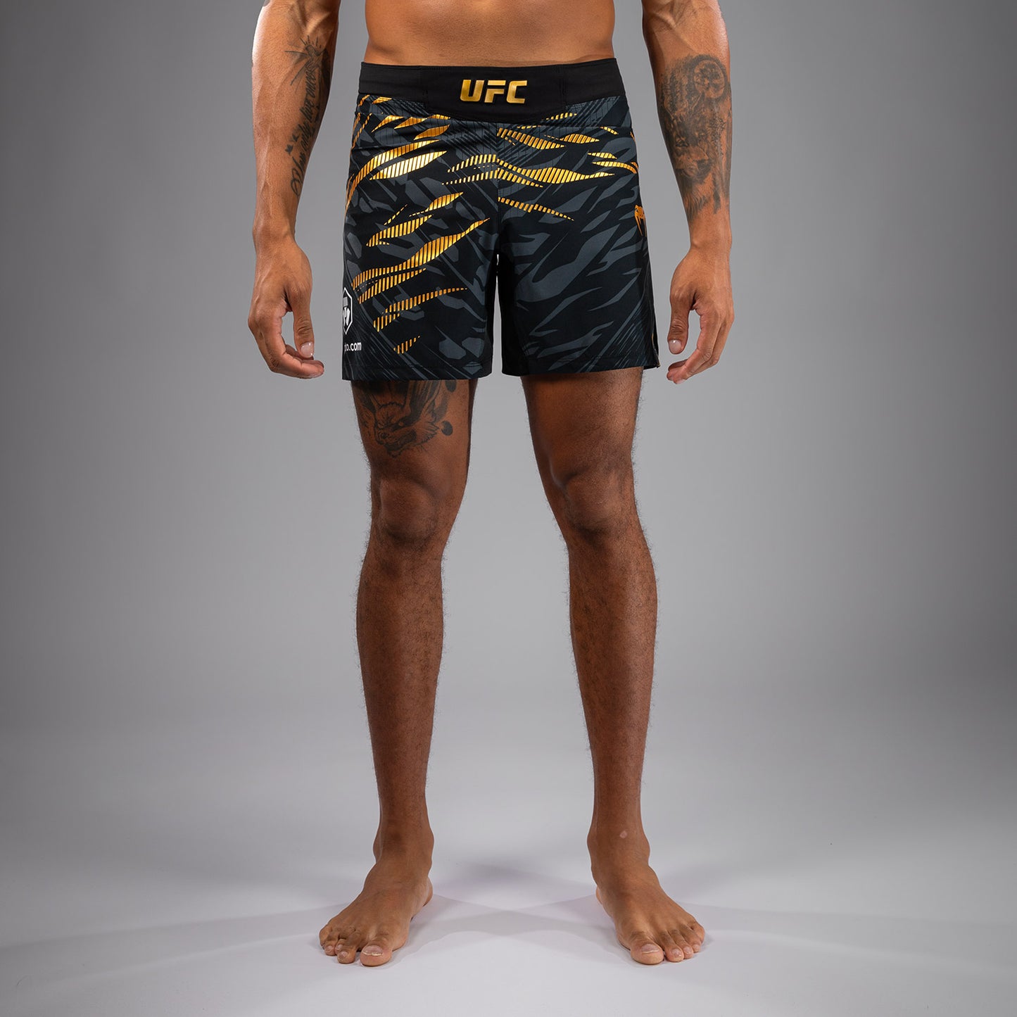 UFC Fusion by Venum Authentic Fight Night 男士格斗短裤 – 短版 – 冠军款