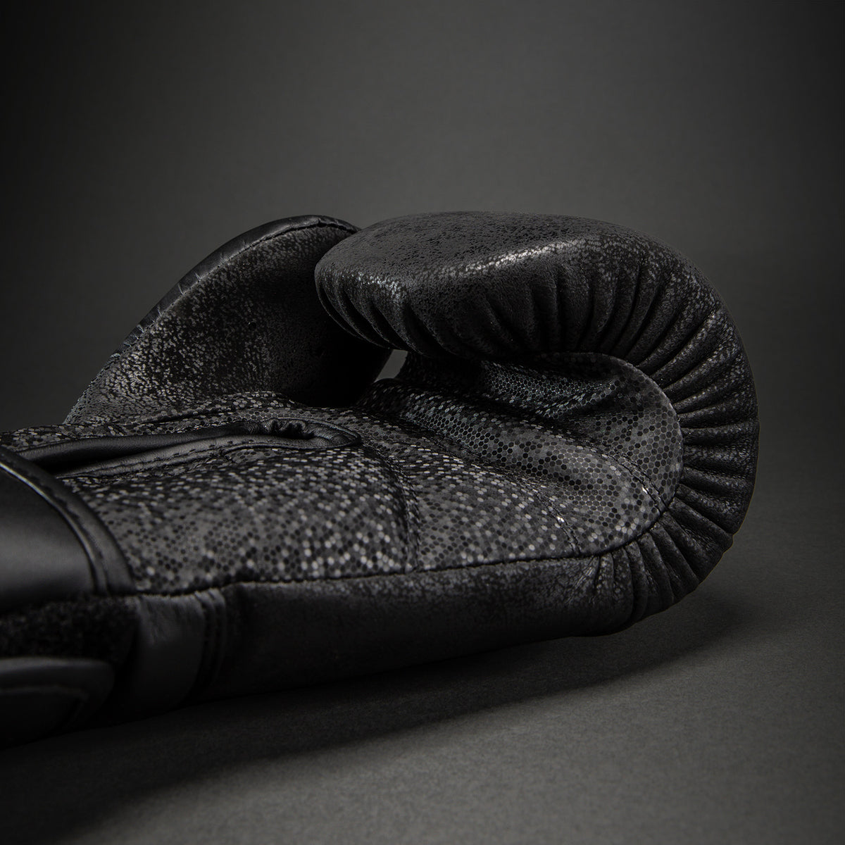Venum Stone 2.0 拳击手套 - 黑色